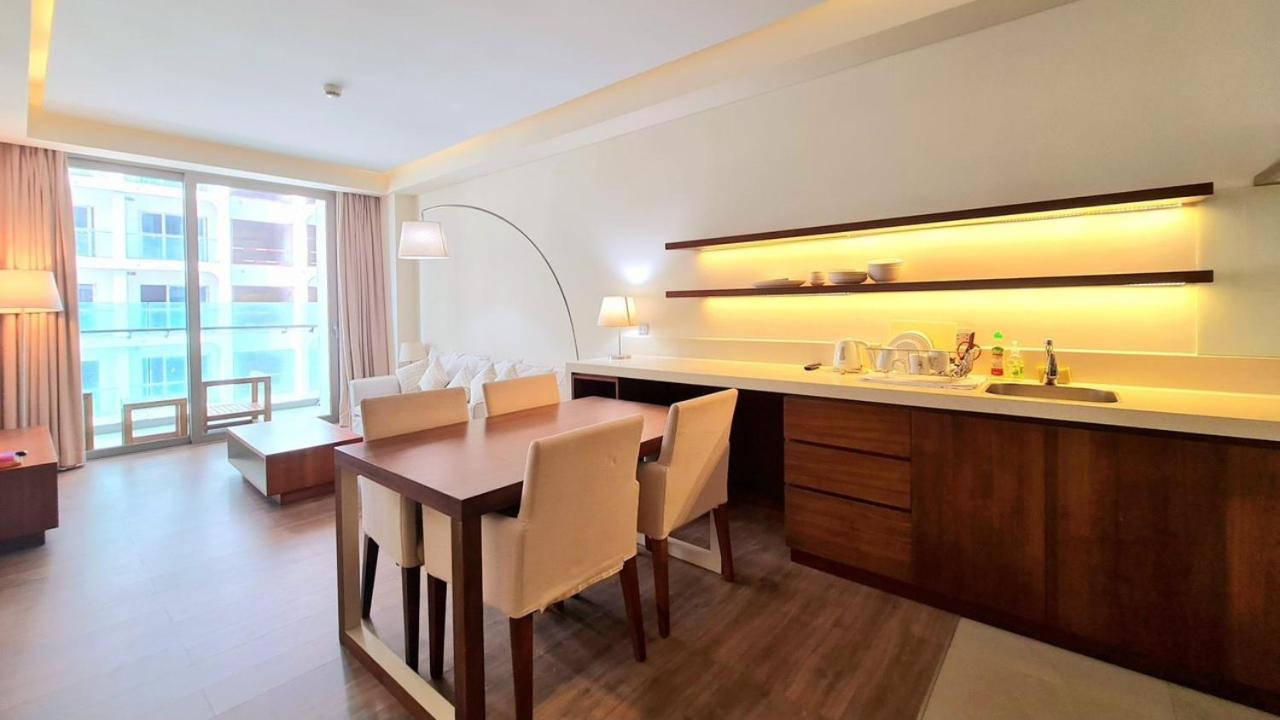 2 Bedroom Apartment by the beach Da Nang view 3
