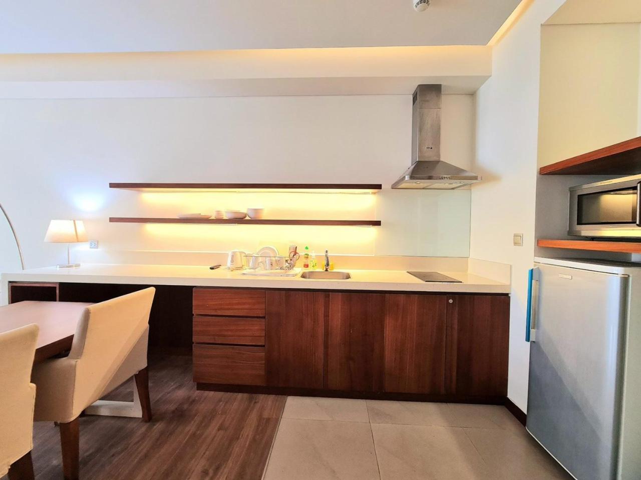 2 Bedroom Apartment by the beach Da Nang view 4