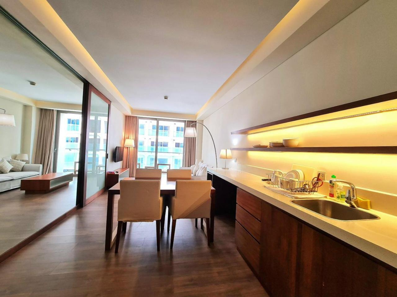 2 Bedroom Apartment by the beach Da Nang view 5