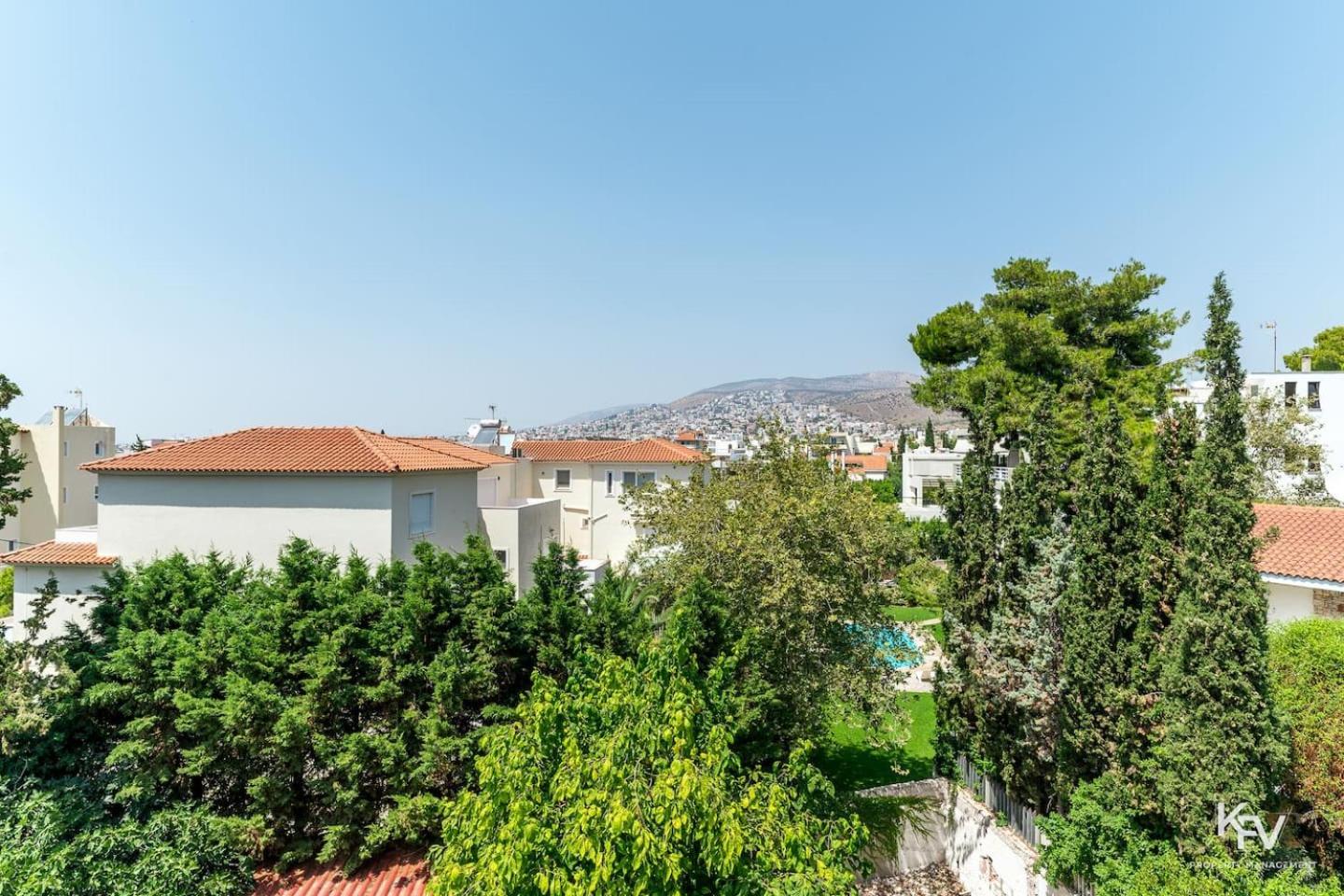Jacuzzi Apartment - in Athens Riviera