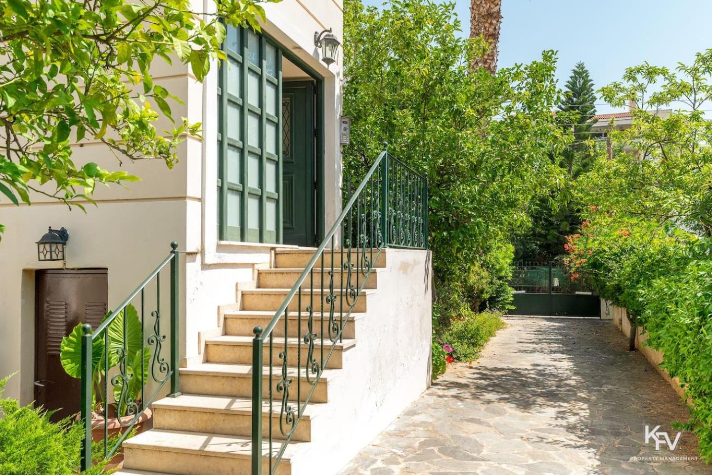 Jacuzzi Apartment - in Athens Riviera