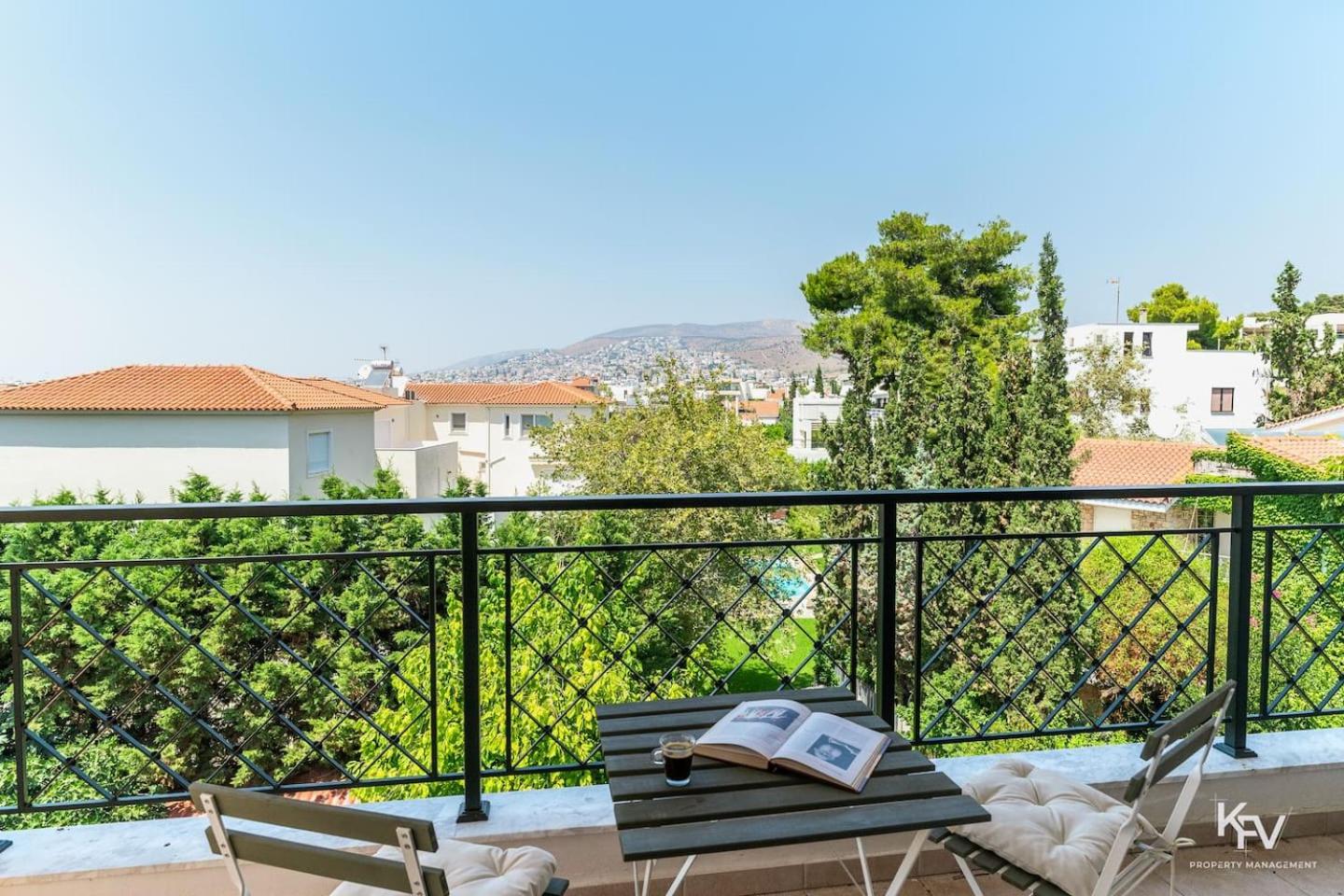 Jacuzzi Apartment - in Athens Riviera