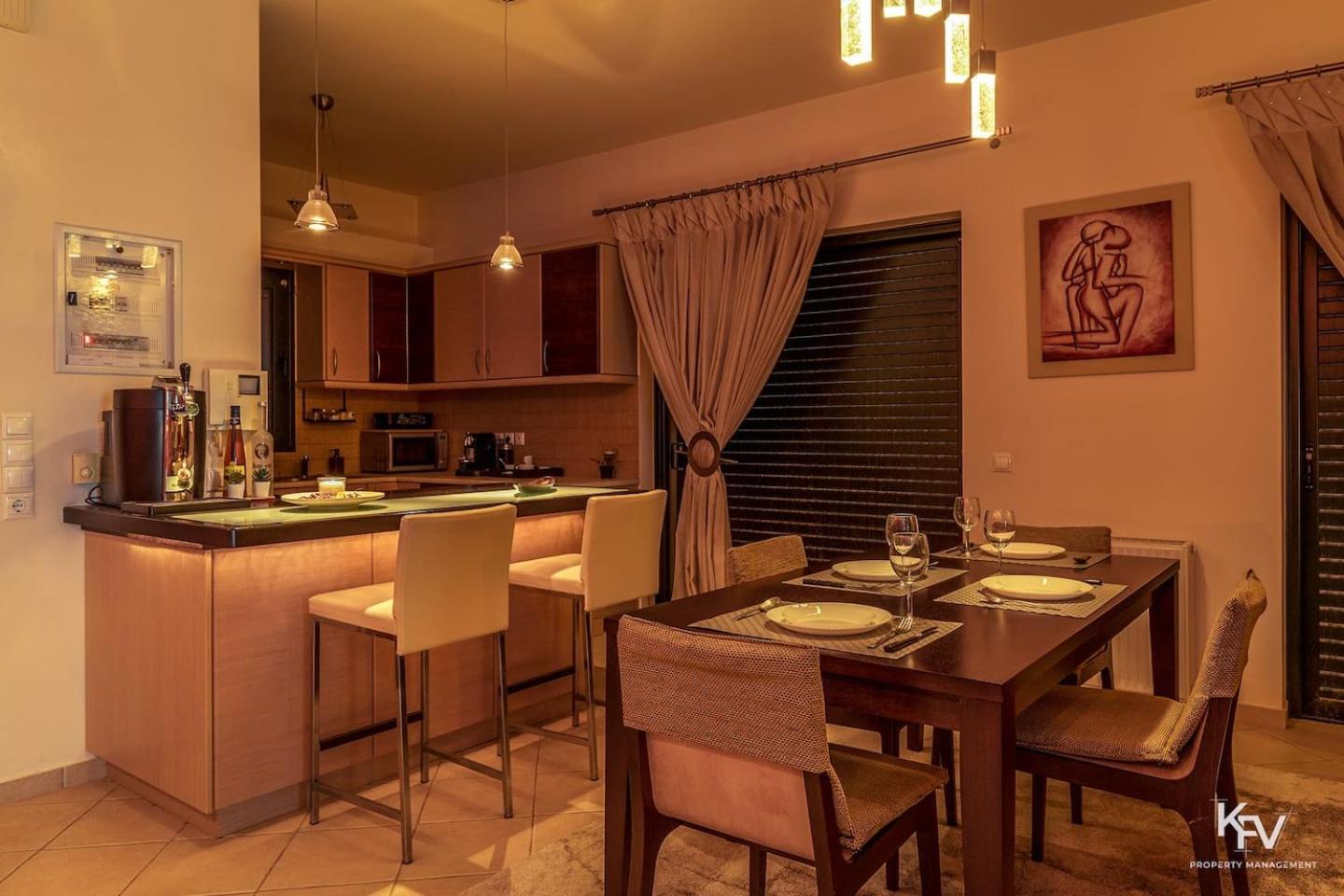 Jacuzzi Apartment - in Athens Riviera