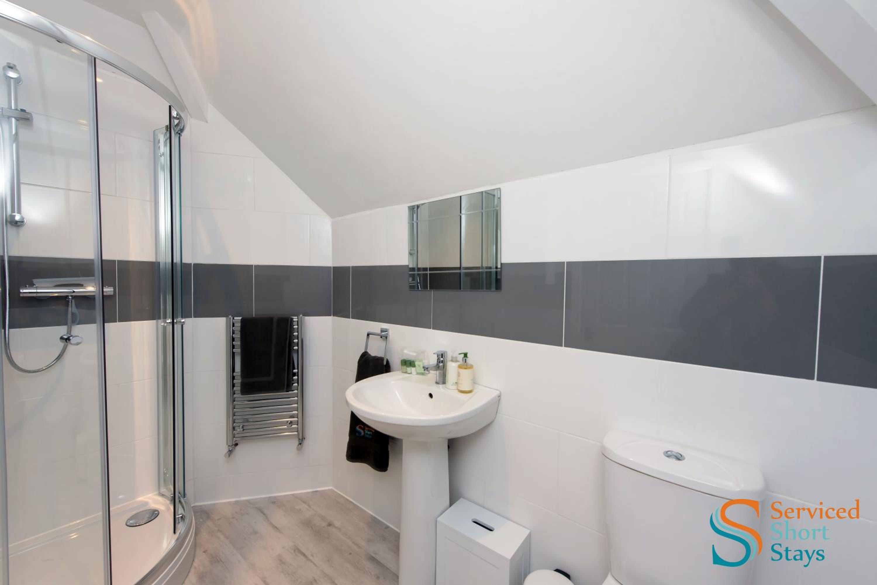 Light and spacious three bedroom house in Margate close to beach and amenities view 4