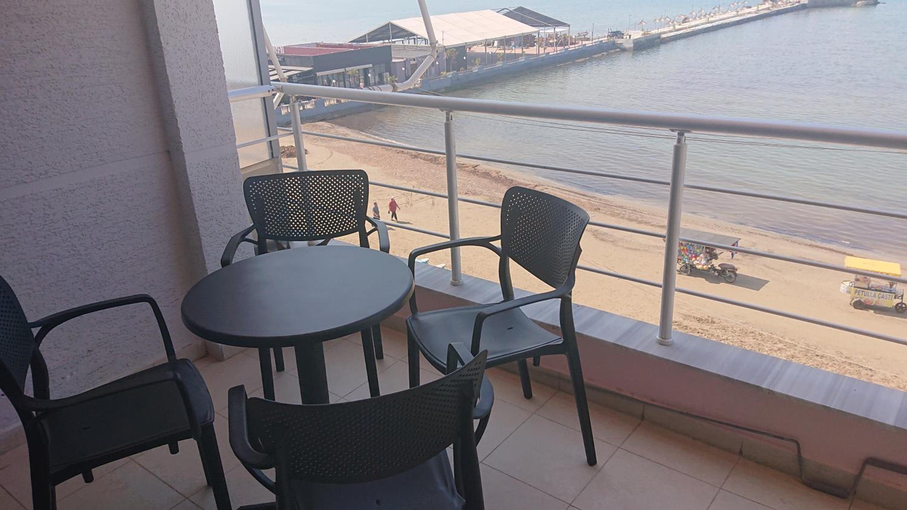 Sea View-Sunlit Coast Apartment Durrës