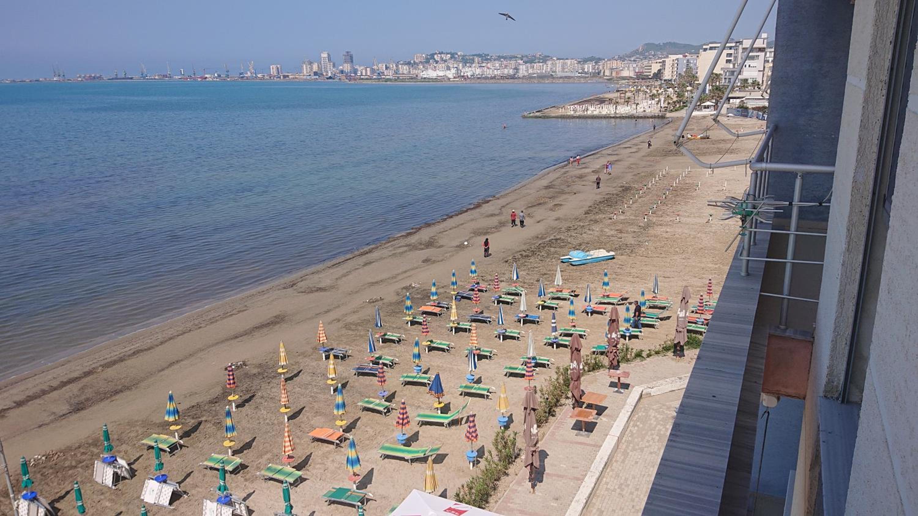Sea View-Sunlit Coast Apartment Durrës