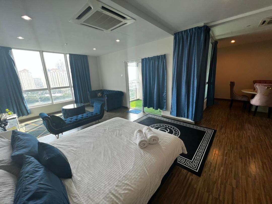 Honeymoon Suite By A Legacy Hotel - KLCC Lake View