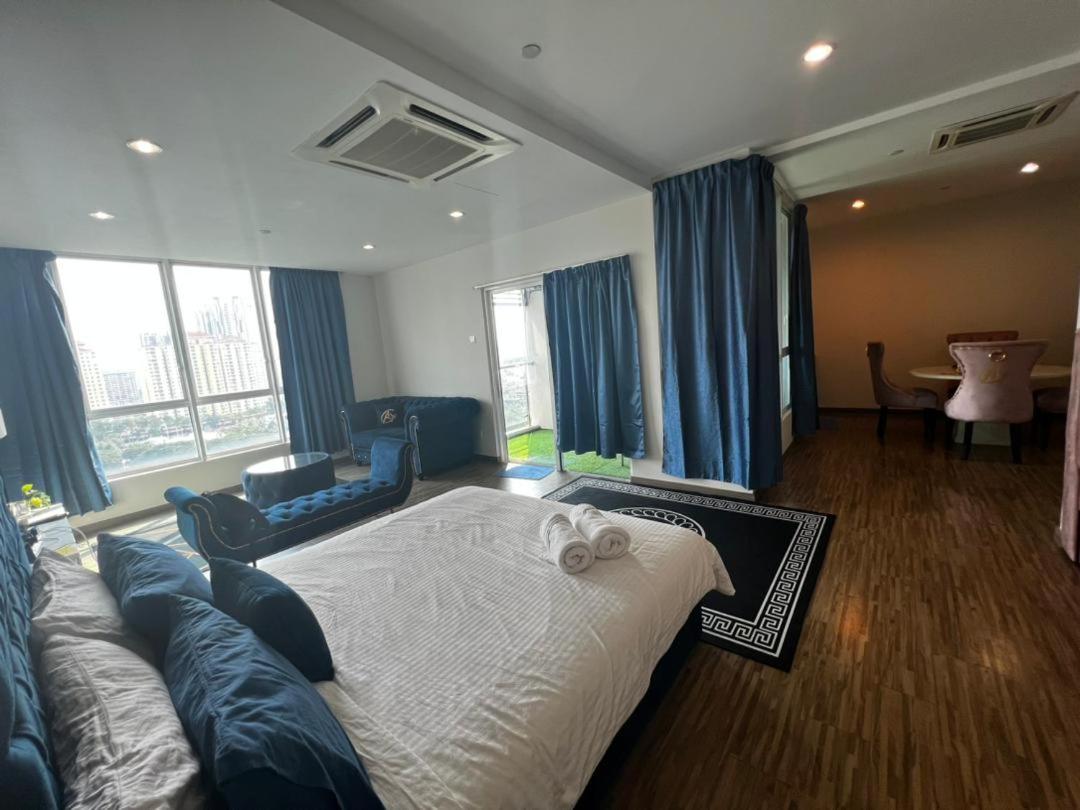 Honeymoon Suite By A Legacy Hotel - KLCC Lake View