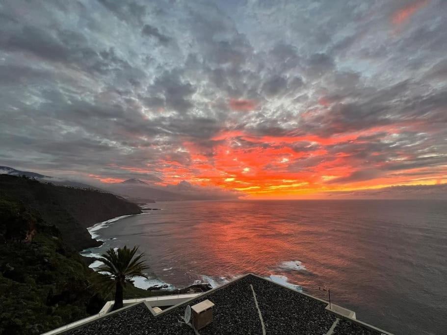 Cliffhanger spectacular view over North Coast