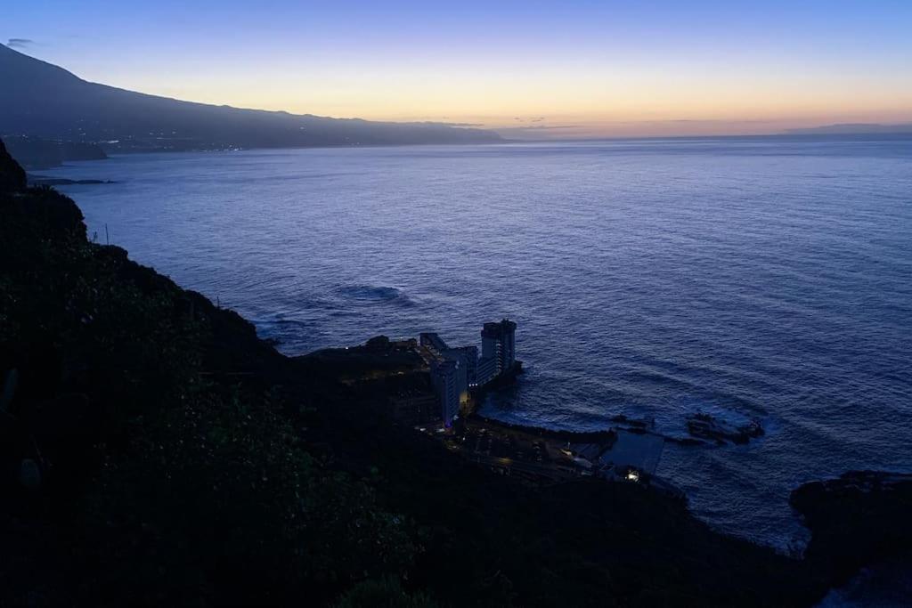 Cliffhanger spectacular view over North Coast