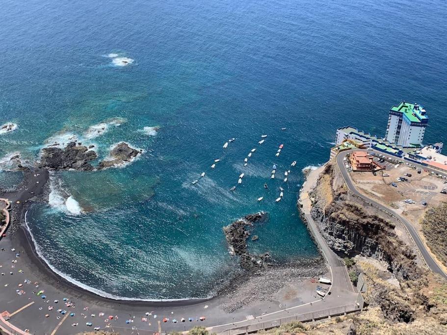 Cliffhanger spectacular view over North Coast