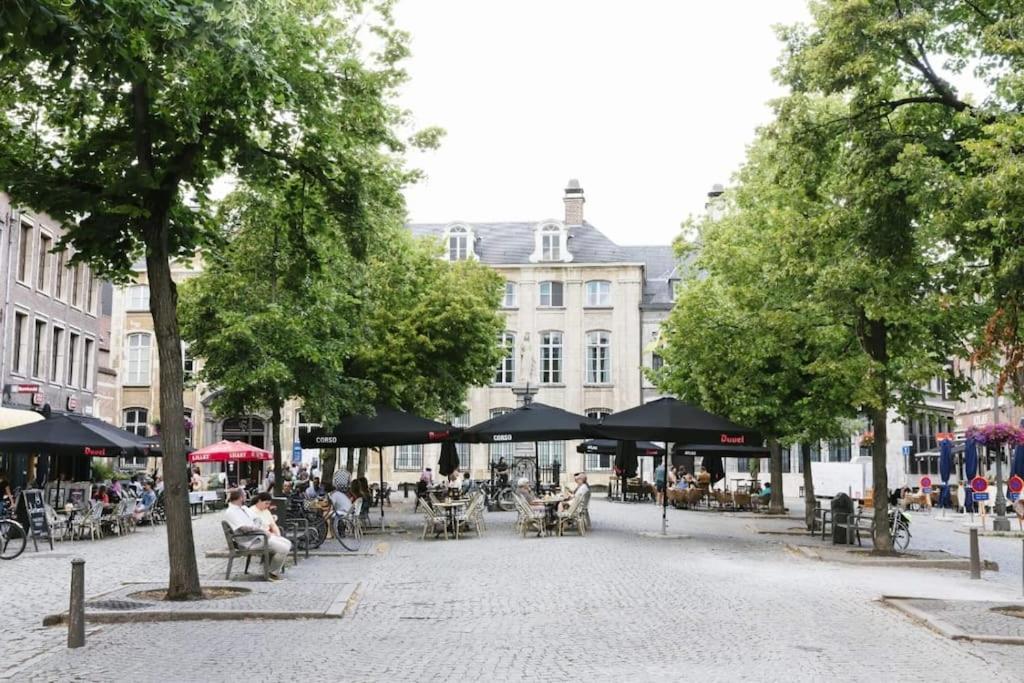 High-end 3BDR apartment @ city center