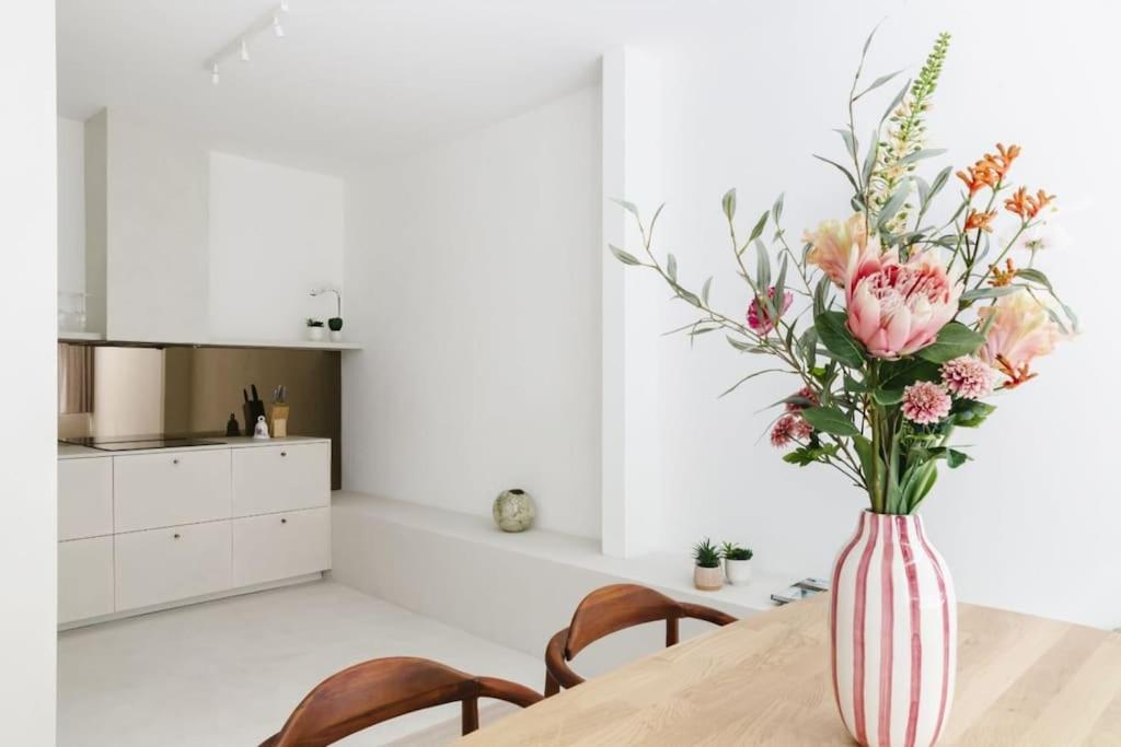 High-end 3BDR apartment @ city center