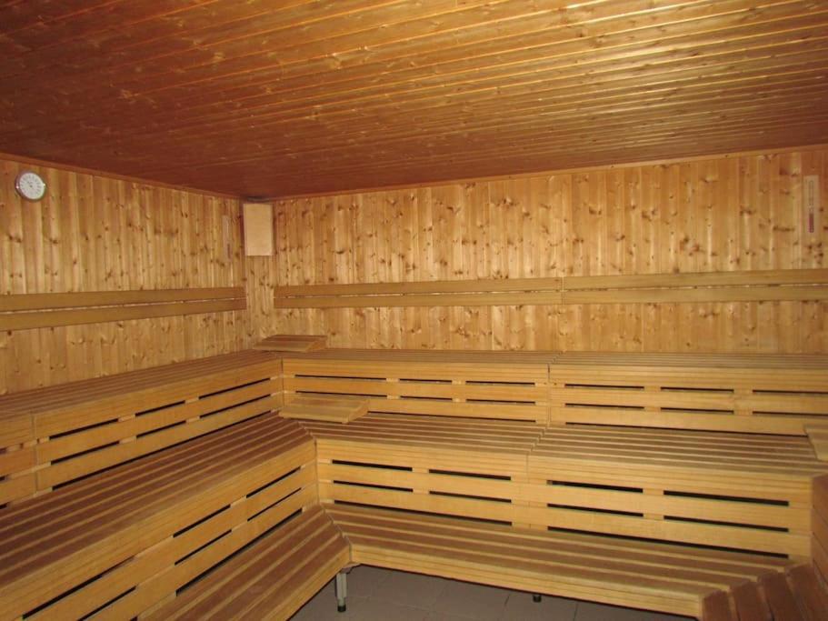 Laax with indoor and outside pool, sauna, 200 Meter to Ski lift , Fitnessroom, Tennis Place, Joyroom, Parkstadion Reserve