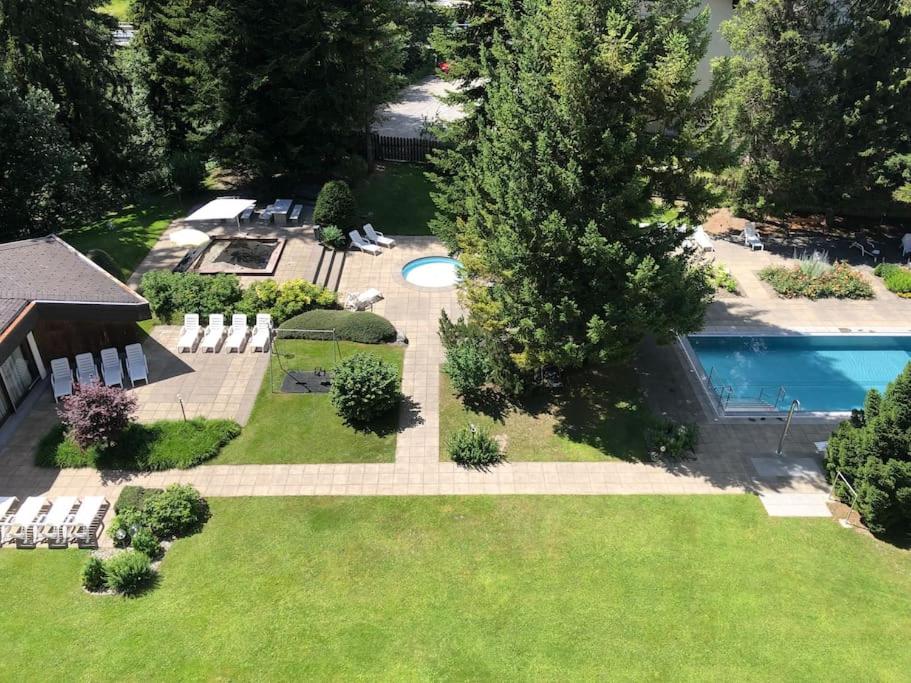 Laax with indoor and outside pool, sauna, 200 Meter to Ski lift , Fitnessroom, Tennis Place, Joyroom, Parkstadion Reserve