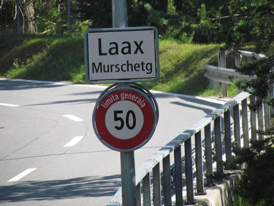 Laax with indoor and outside pool, sauna, 200 Meter to Ski lift , Fitnessroom, Tennis Place, Joyroom, Parkstadion Reserve