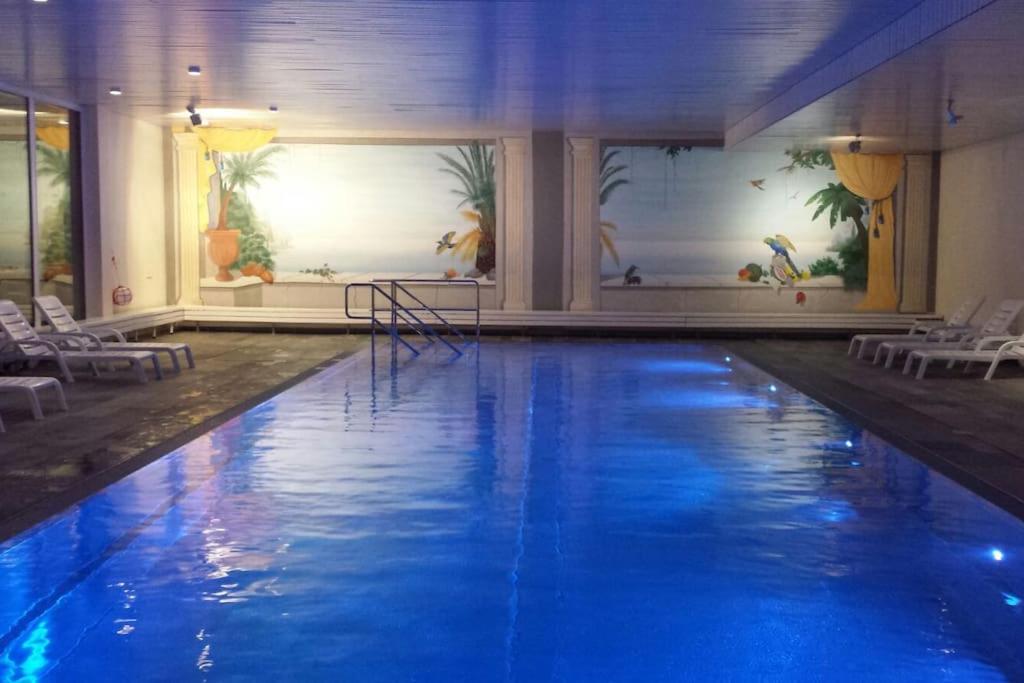 Laax with indoor and outside pool, sauna, 200 Meter to Ski lift , Fitnessroom, Tennis Place, Joyroom, Parkstadion Reserve