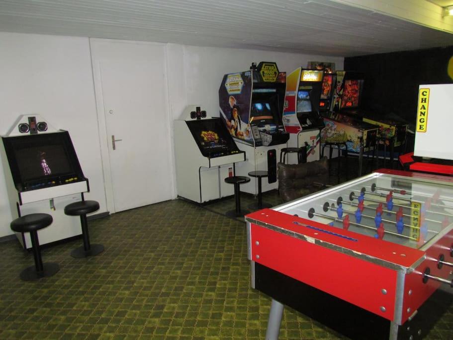 Laax with indoor and outside pool, sauna, 200 Meter to Ski lift , Fitnessroom, Tennis Place, Joyroom, Parkstadion Reserve