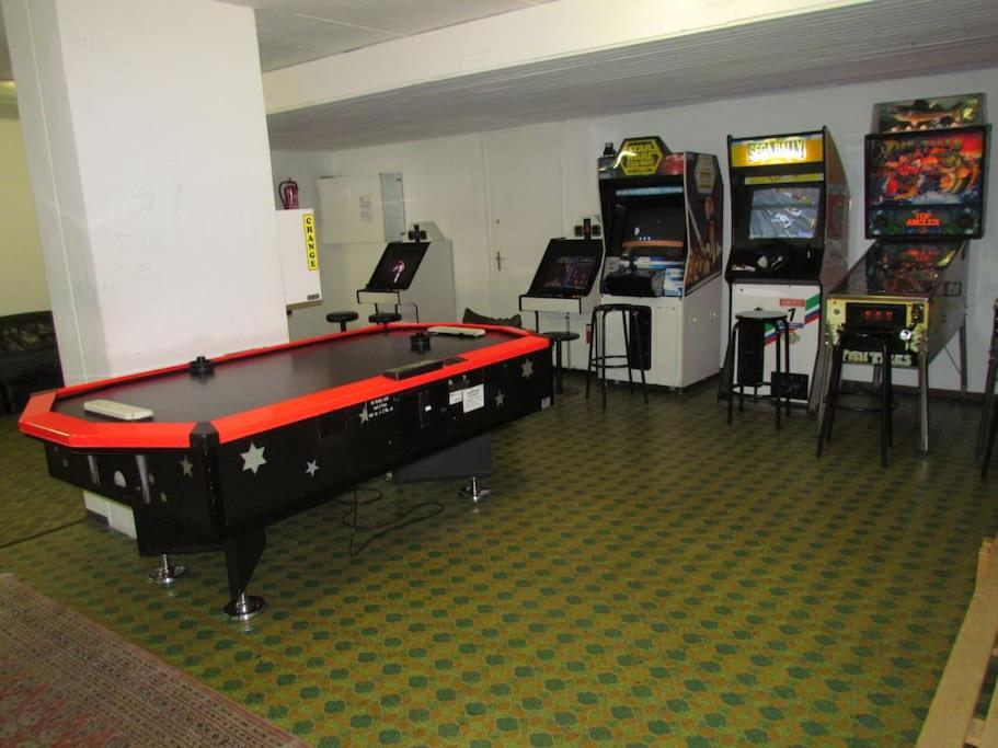 Laax with indoor and outside pool, sauna, 200 Meter to Ski lift , Fitnessroom, Tennis Place, Joyroom, Parkstadion Reserve