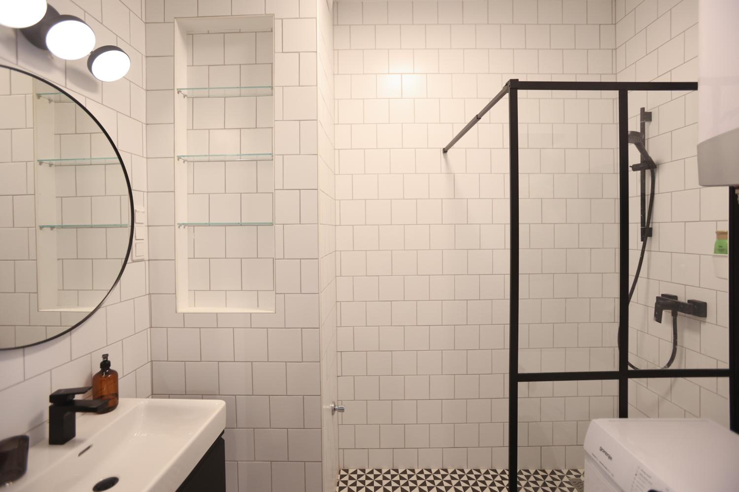 New 1BDR Modern Bauhaus flat