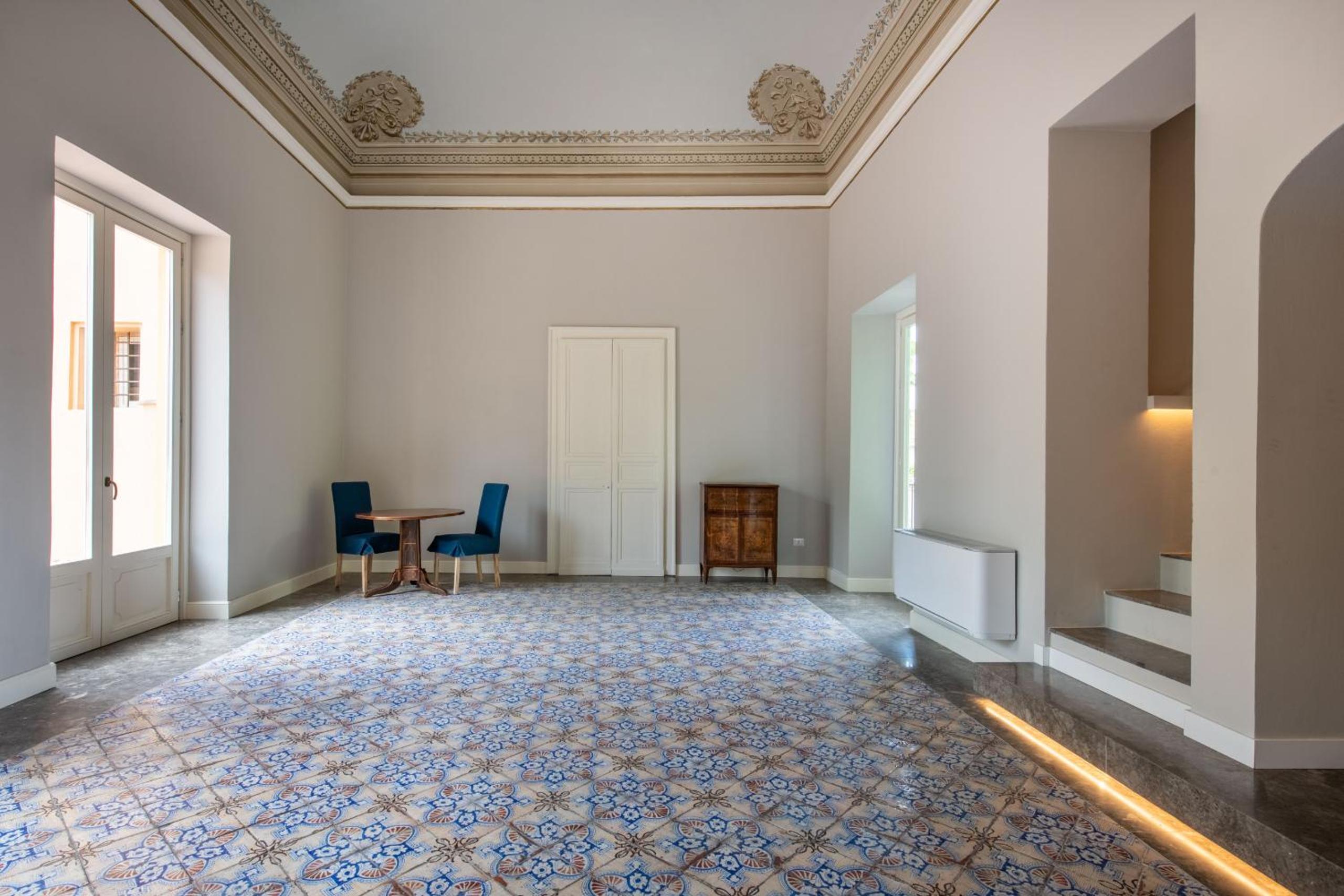 Palazzo De Gregorio Apartments view 4