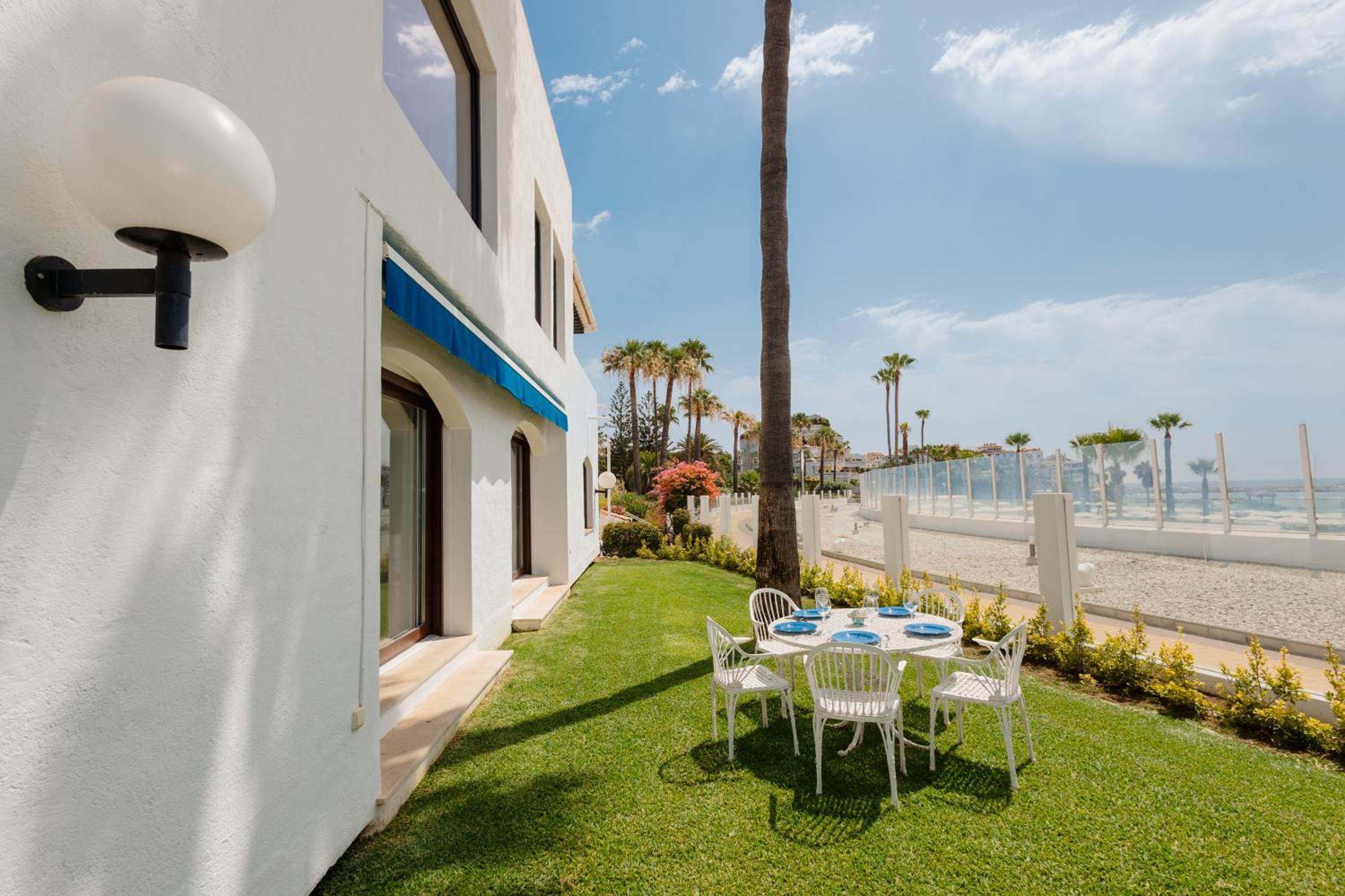Holiday home, with direct access to the beach, sea views and south facing, in Puerto Banús view 5
