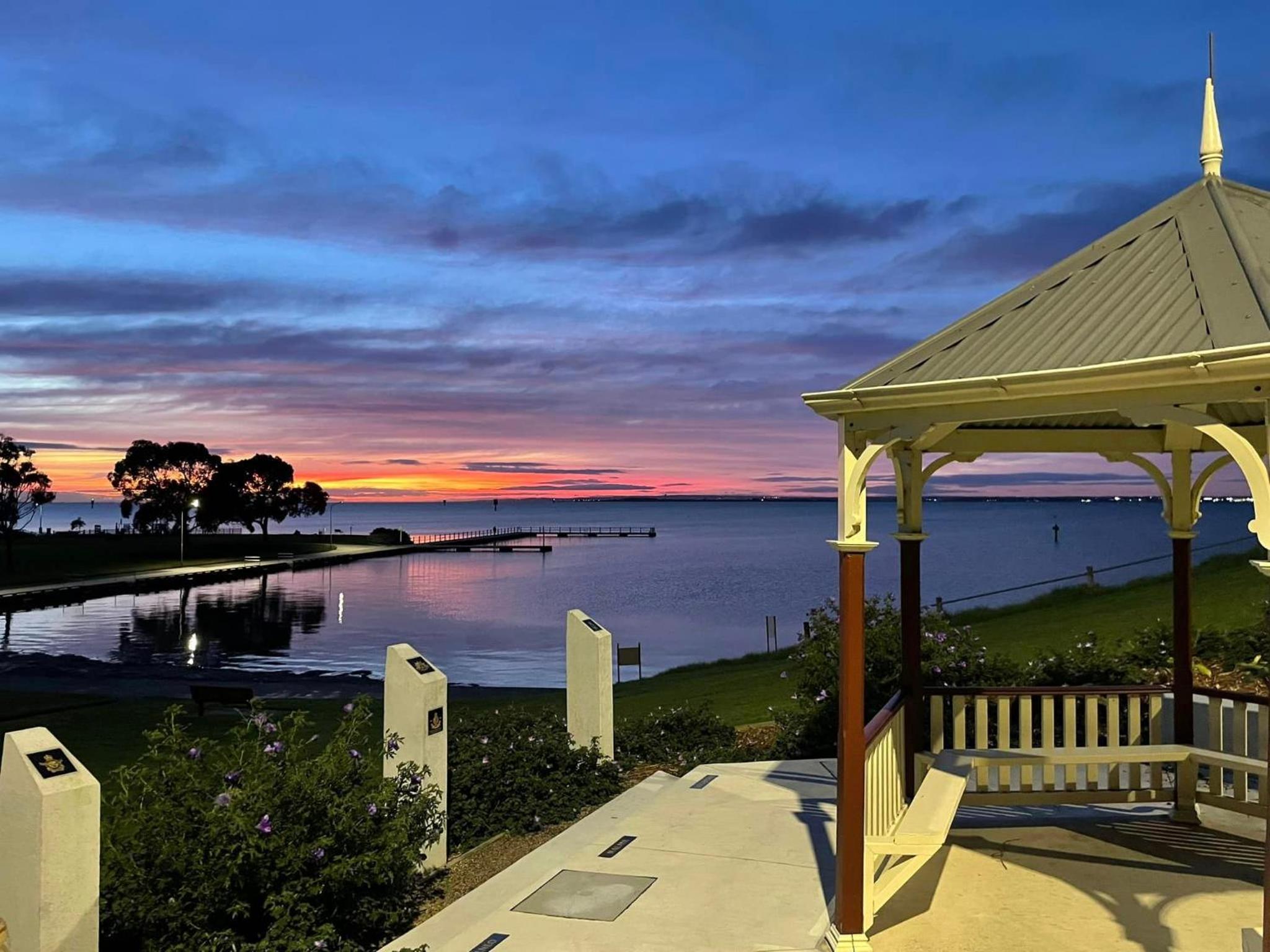 Beach view Rippleside Cottage