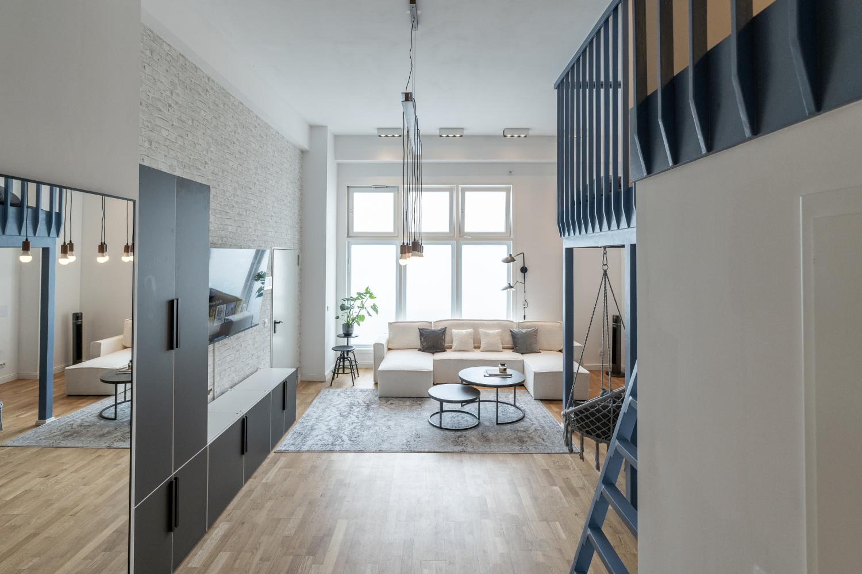 Spacious Lofts In Wedding