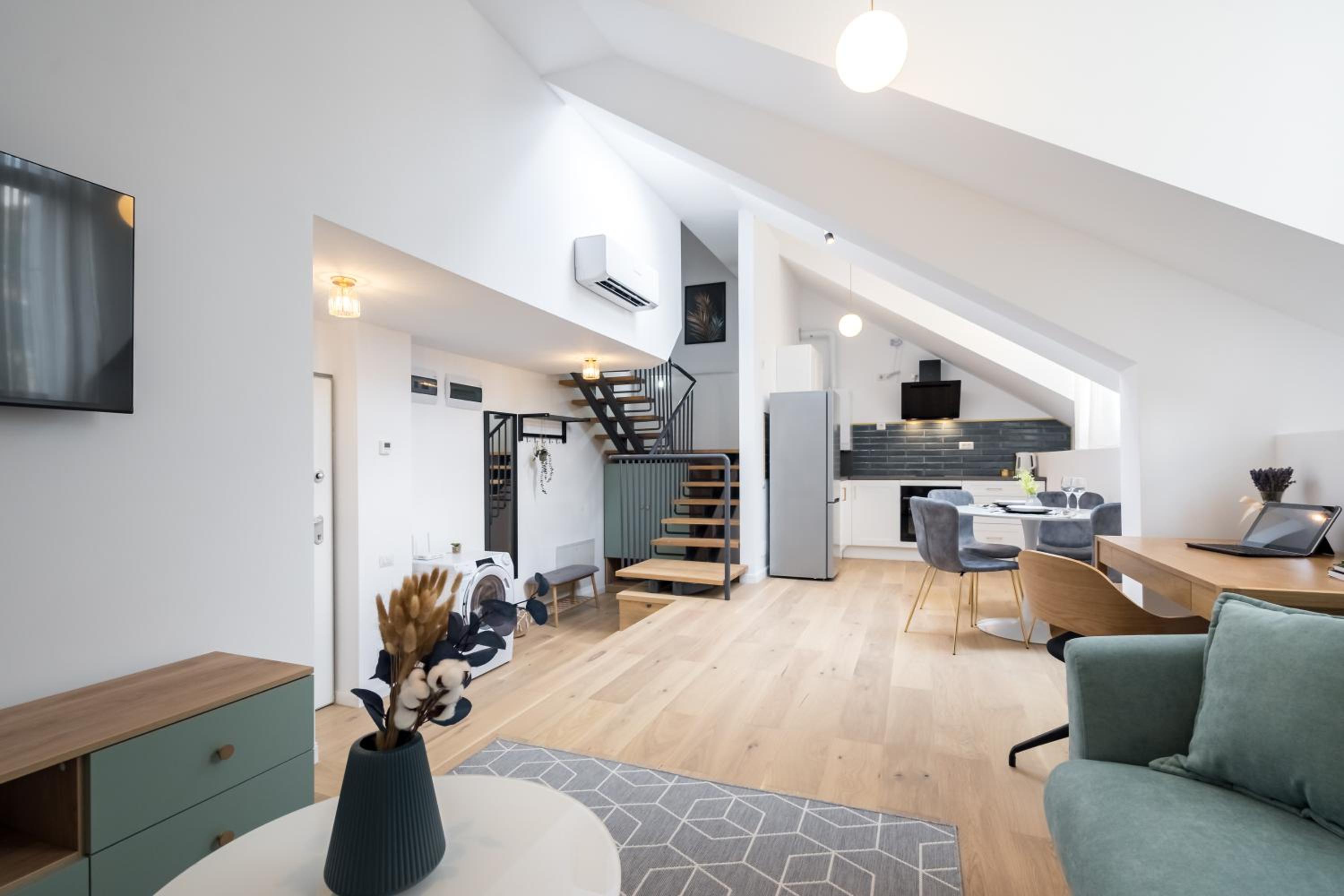 Luxury Central Lofts by Carmen Sylva view 4