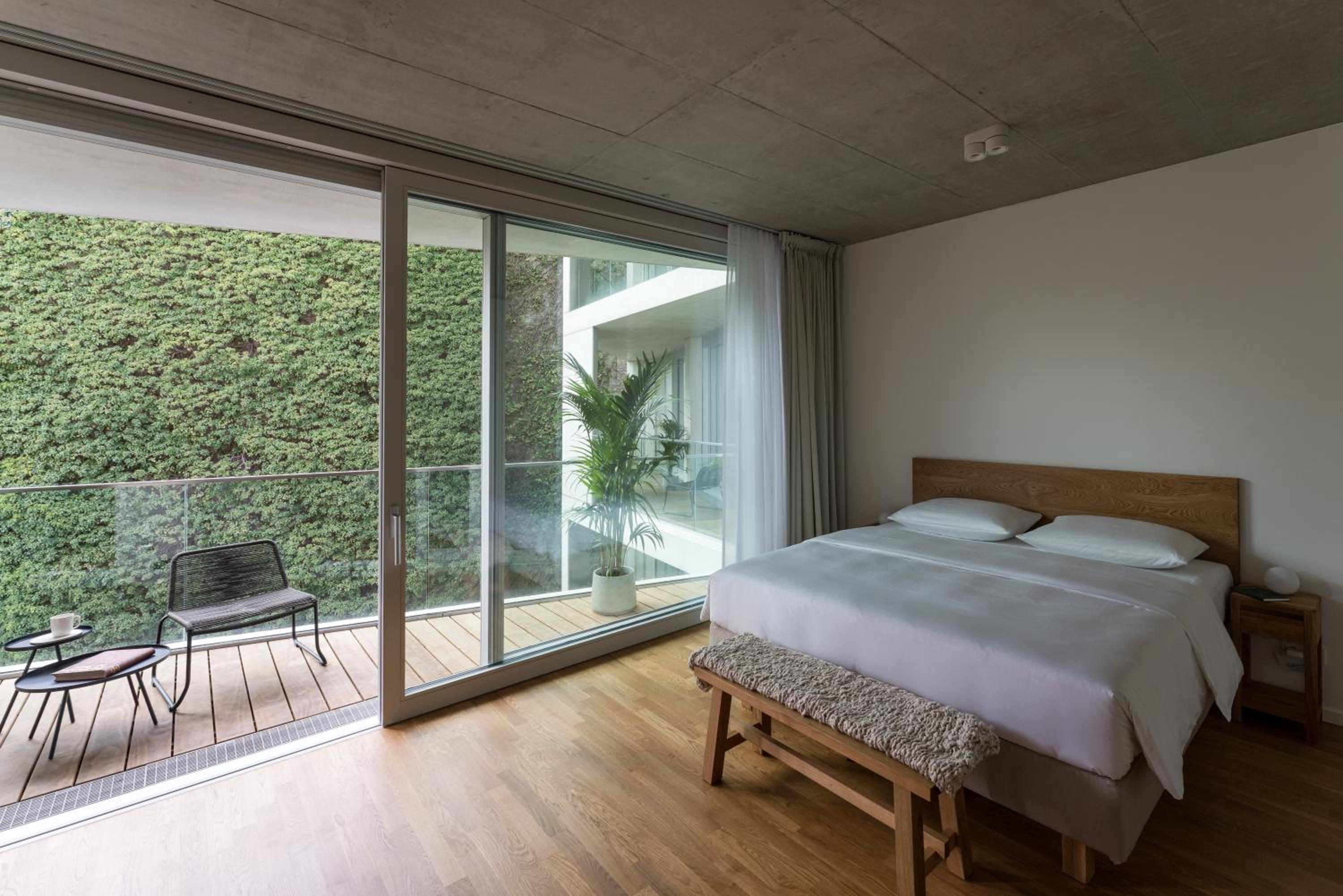 Carlotta Apartments