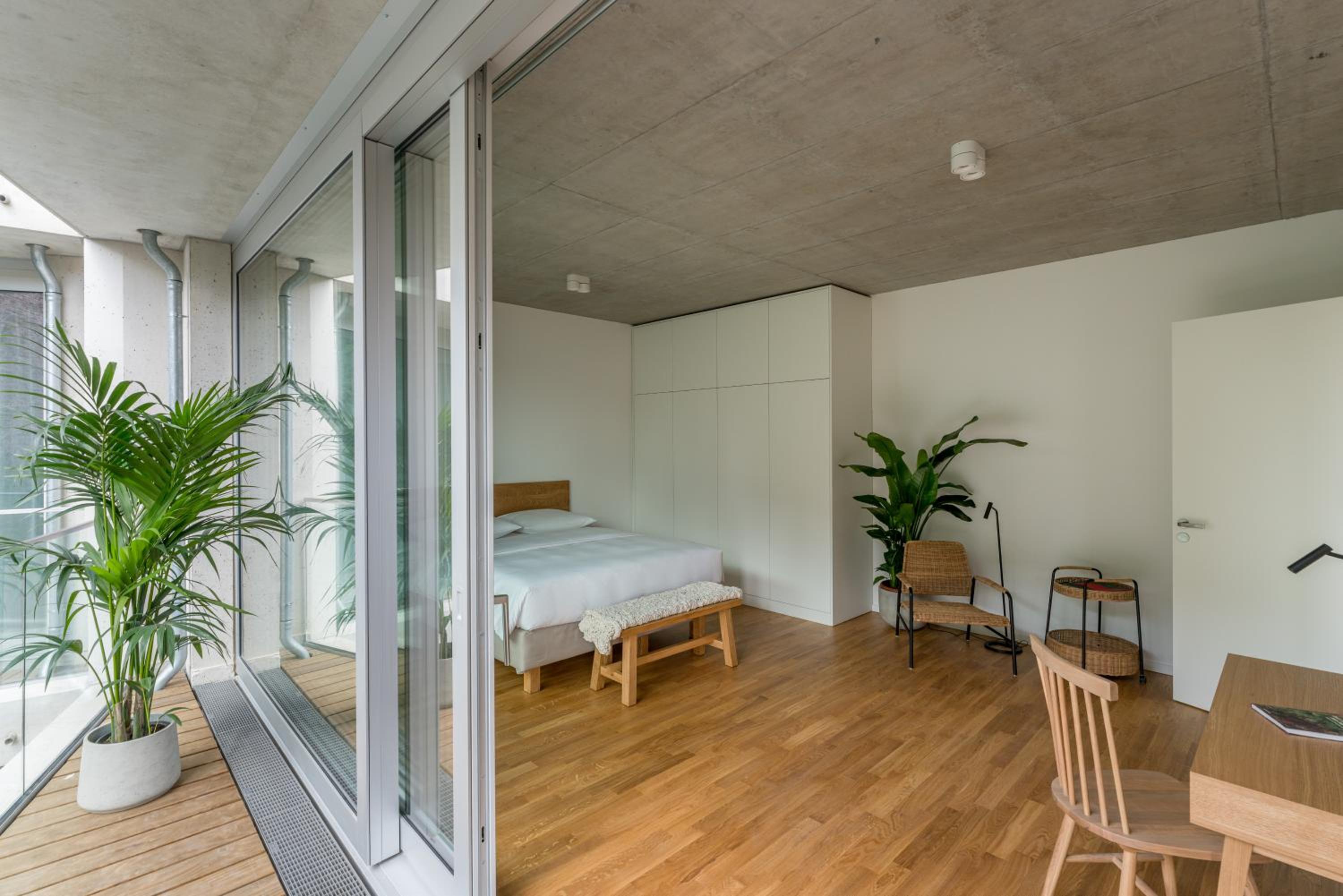 Carlotta Apartments
