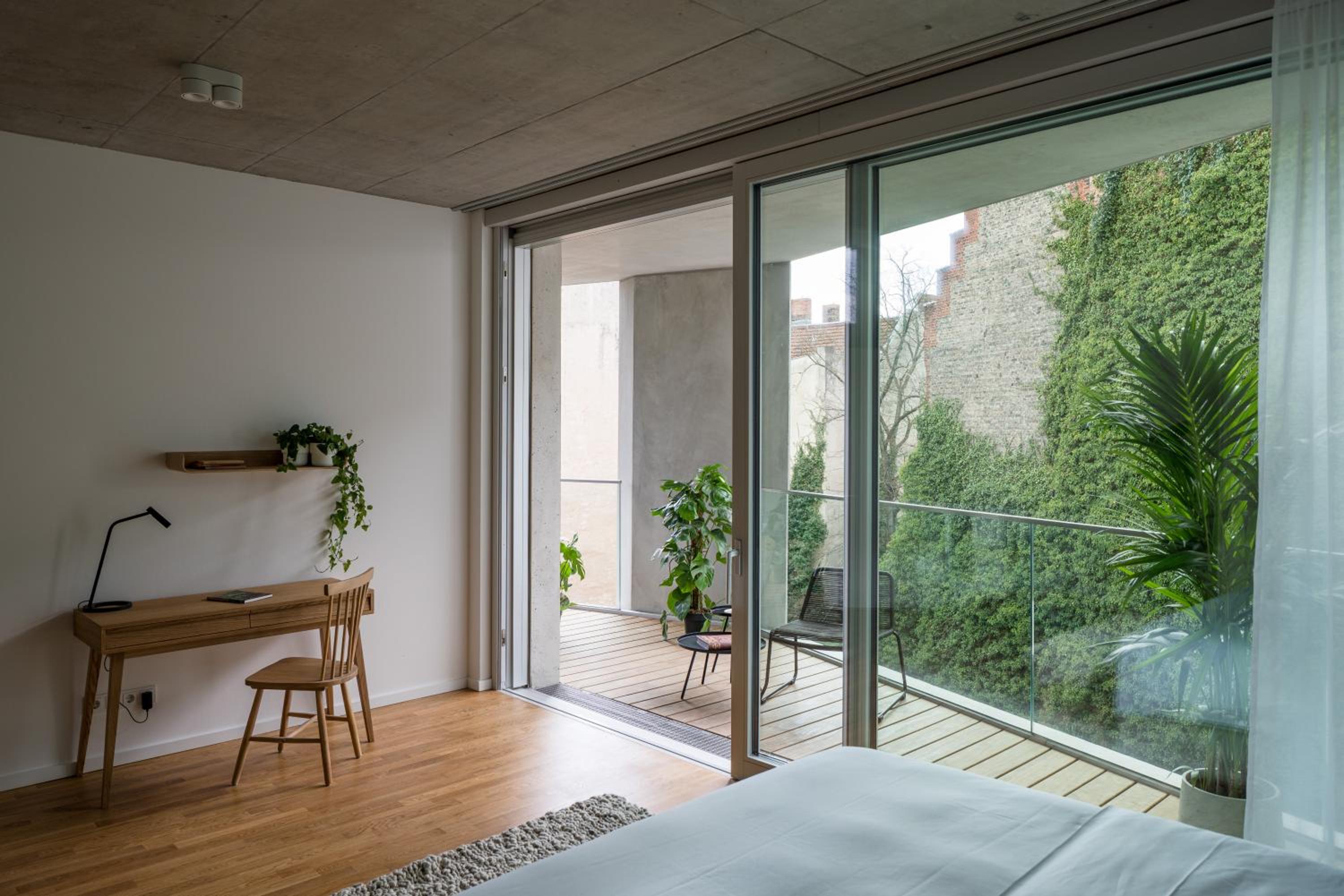 Carlotta Apartments