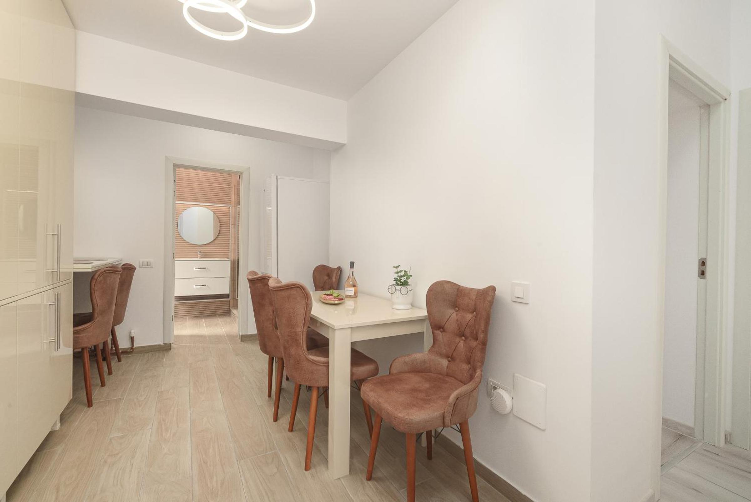 Spacious 3-Bedroom Apartment in Central Bucharest view 3