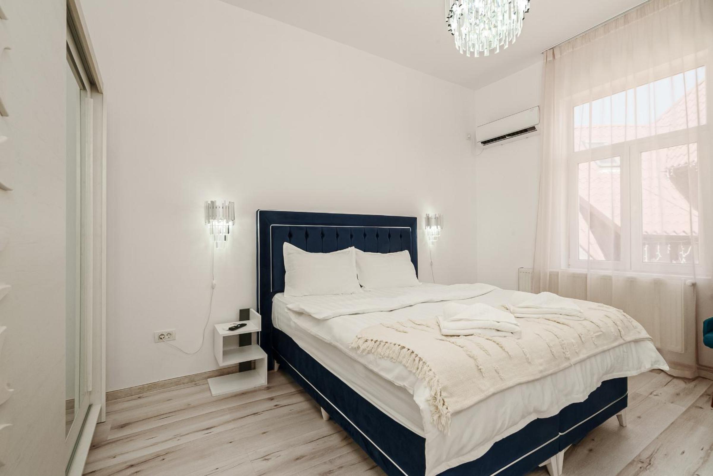 Spacious 3-Bedroom Apartment in Central Bucharest view 4