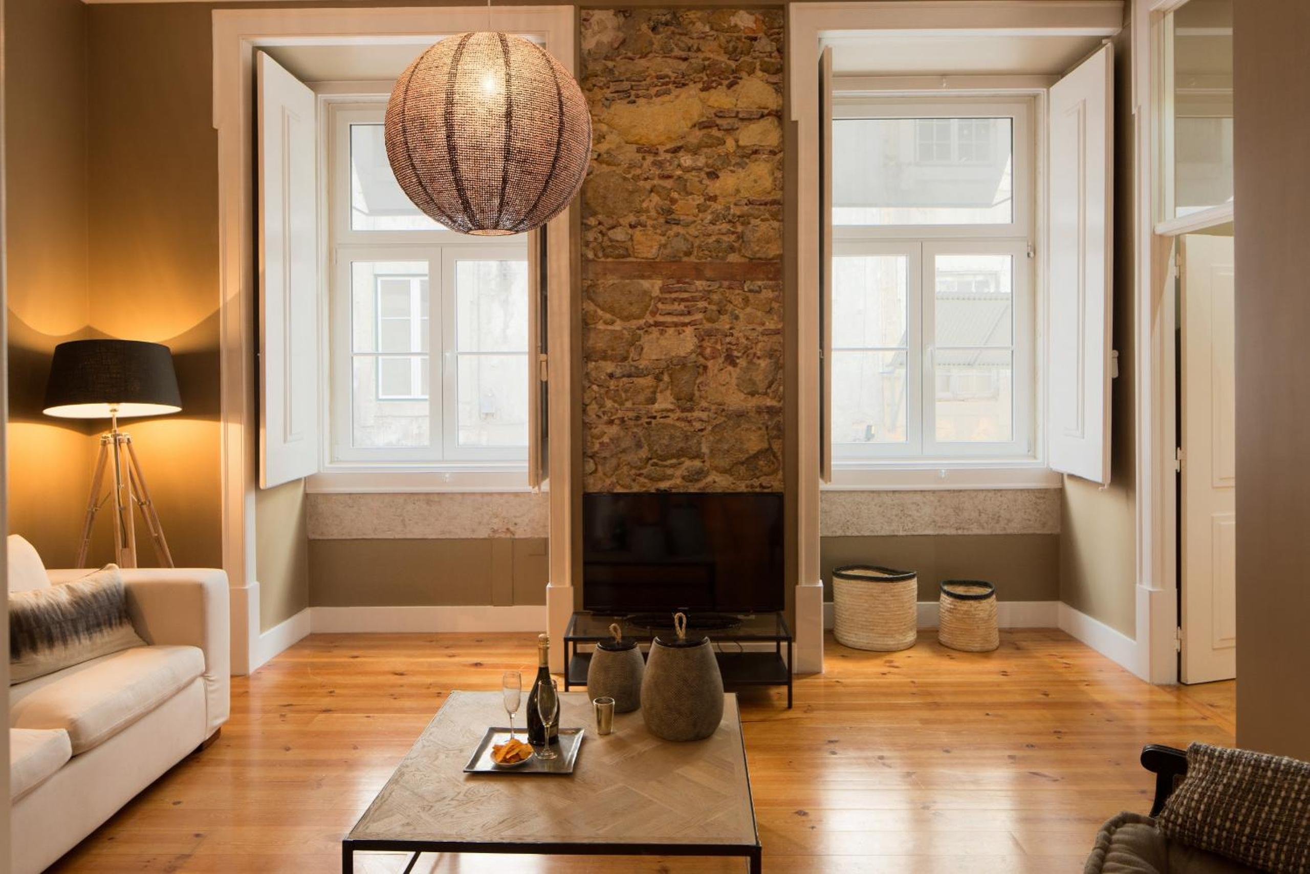 Stylish City Centre Apartment in Cais do Sodré, Lisbon, Near Nightlife & Metro, 1B - TTL281 view 3
