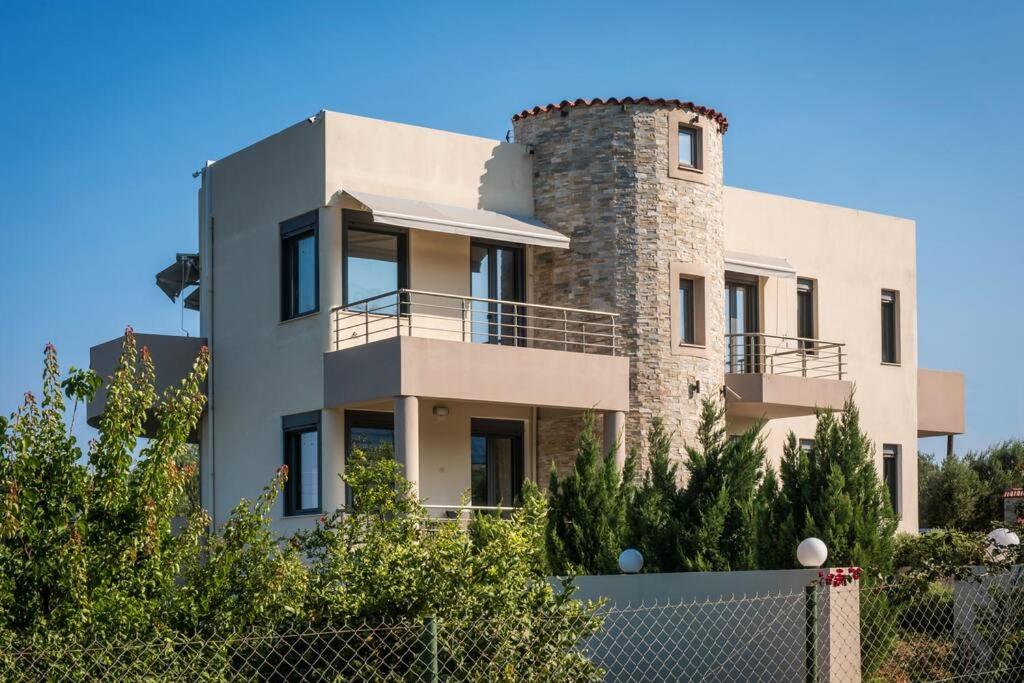 Malena Residence by 8essentially