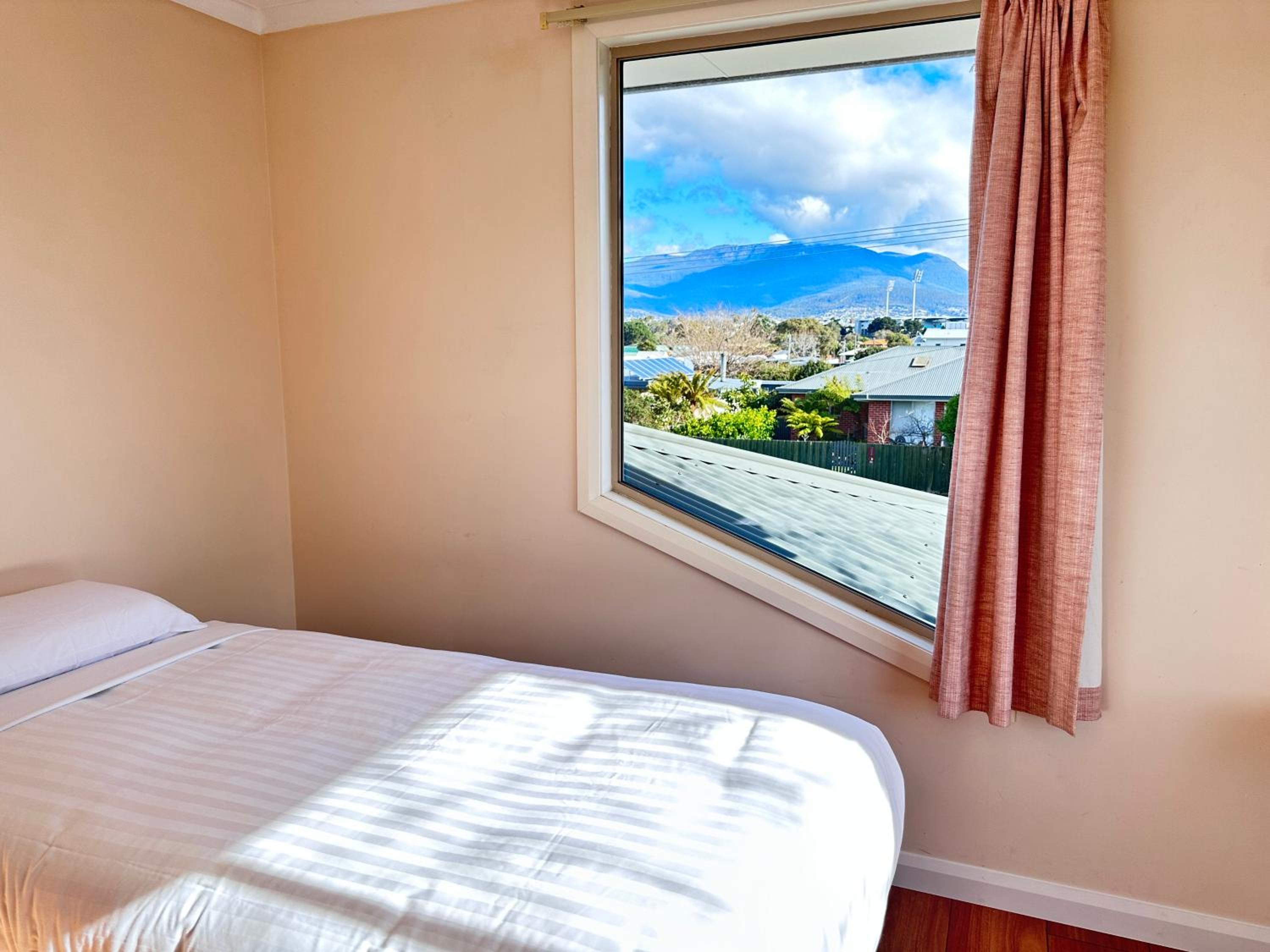 Beach House 3 mins Walk Bellerive Beach, Hobart