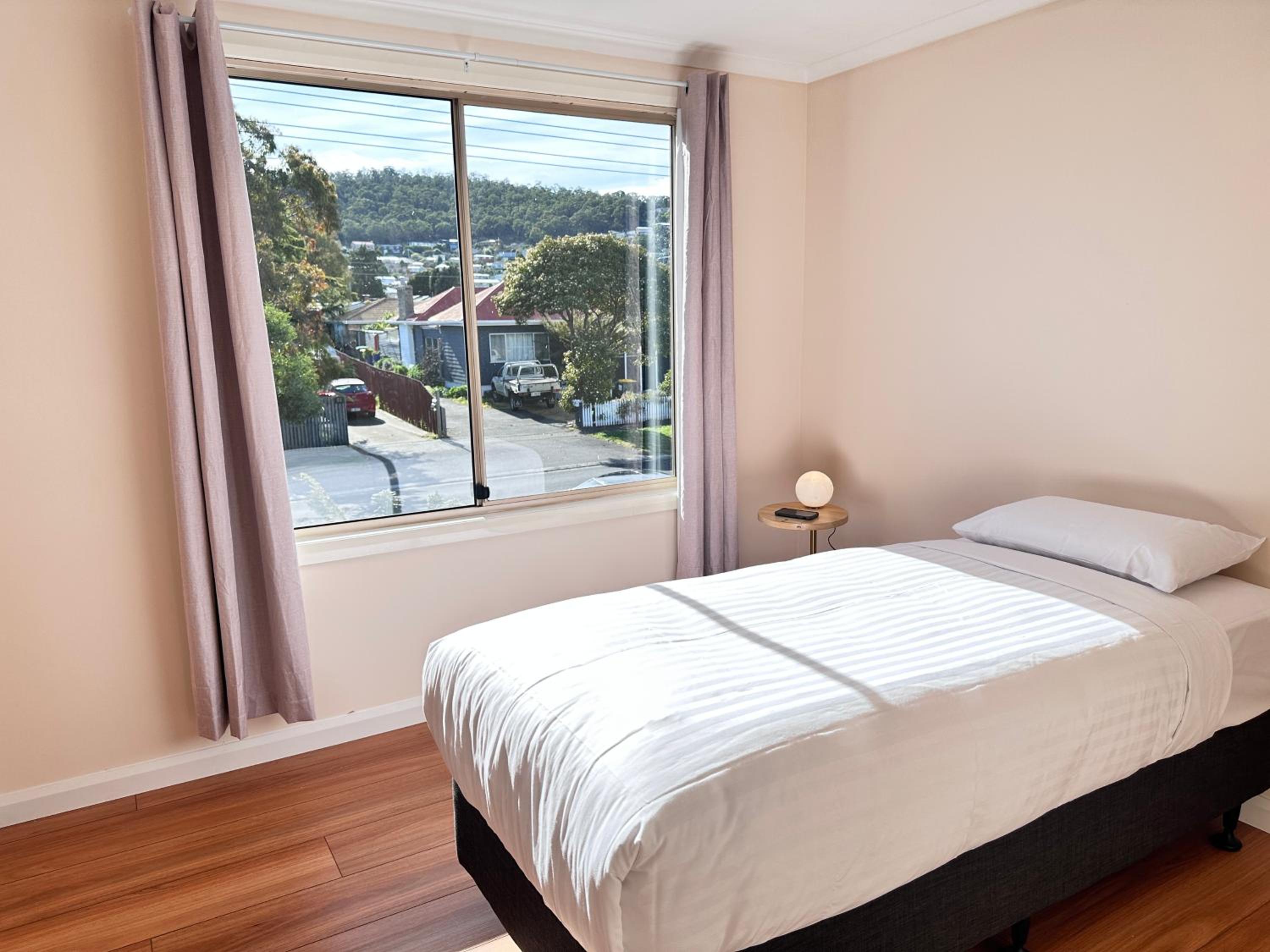 Beach House 3 mins Walk Bellerive Beach, Hobart