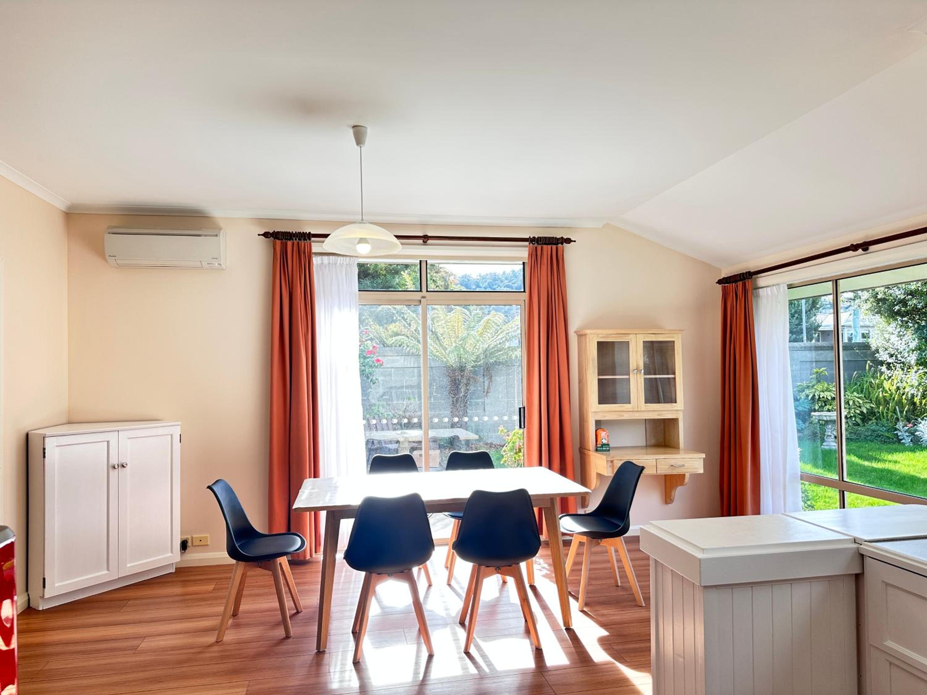 Beach House 3 mins Walk Bellerive Beach, Hobart