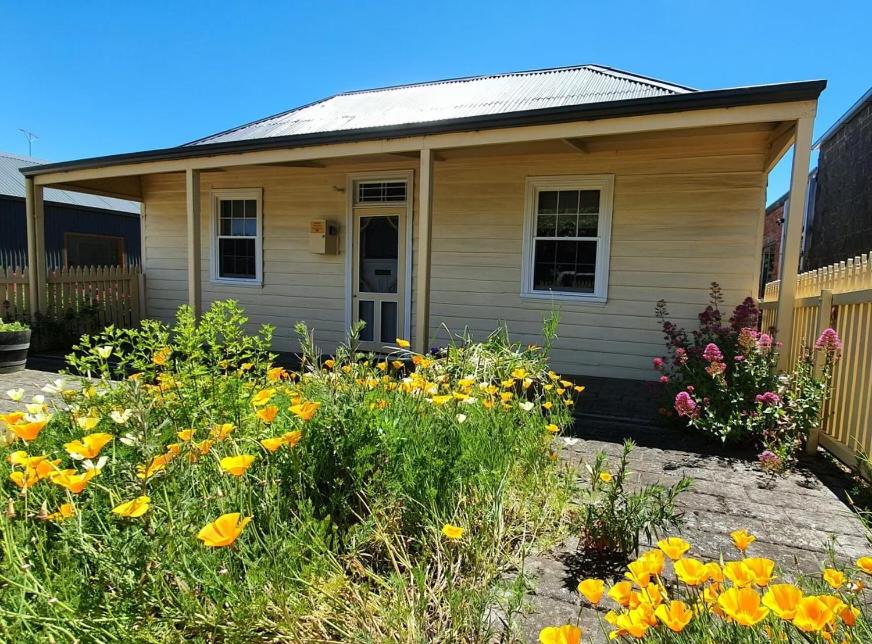 Darcy's Cottage on Piper