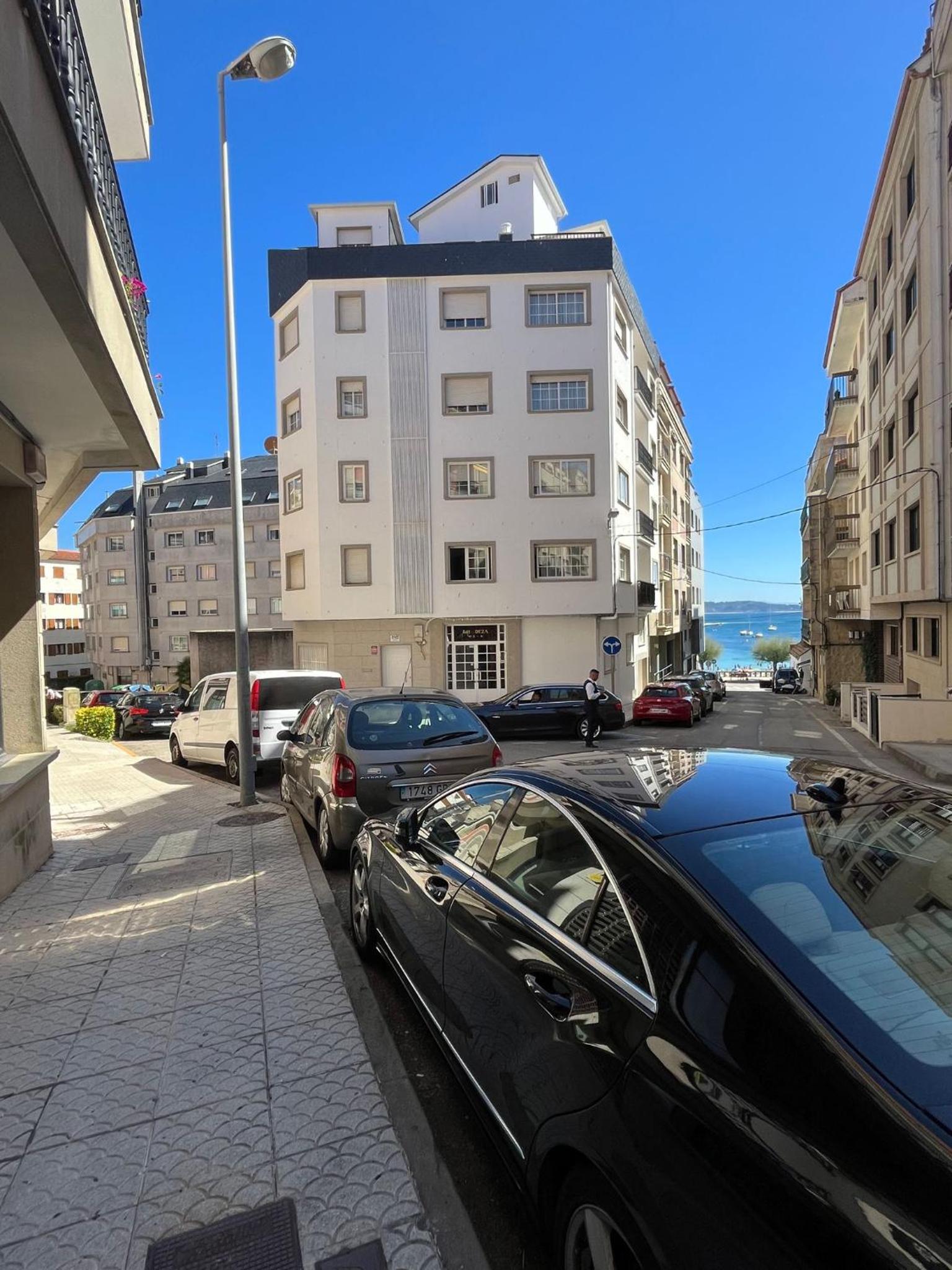Apartamentos Deza- Playa Silgar