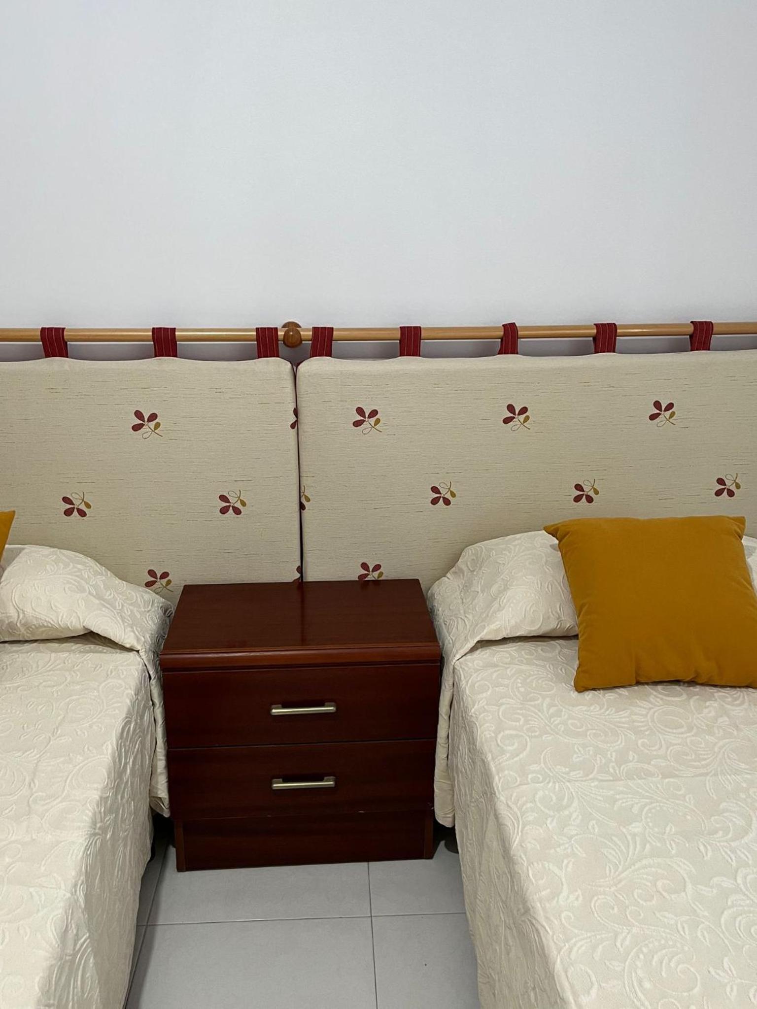 Apartamentos Deza- Playa Silgar