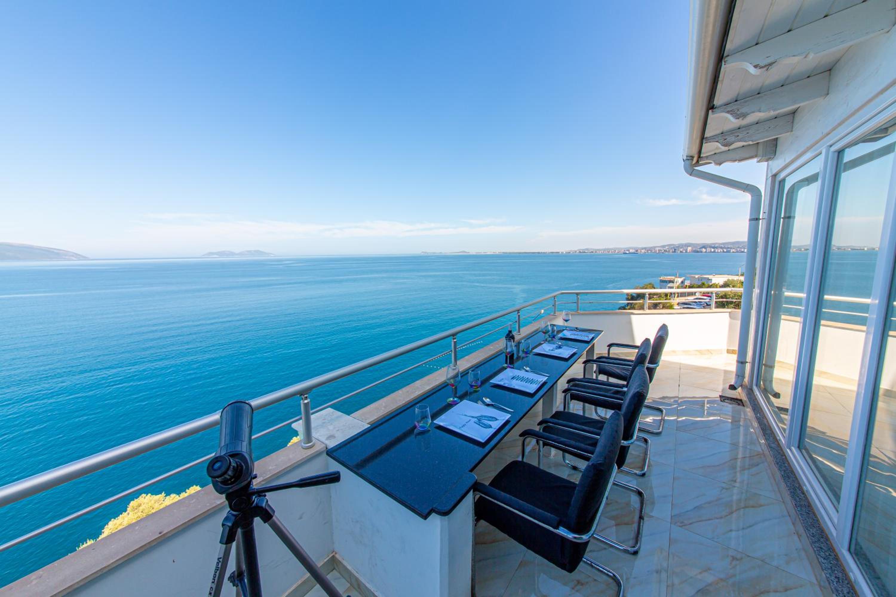 Seaview Luxury Penthouse Kalaja