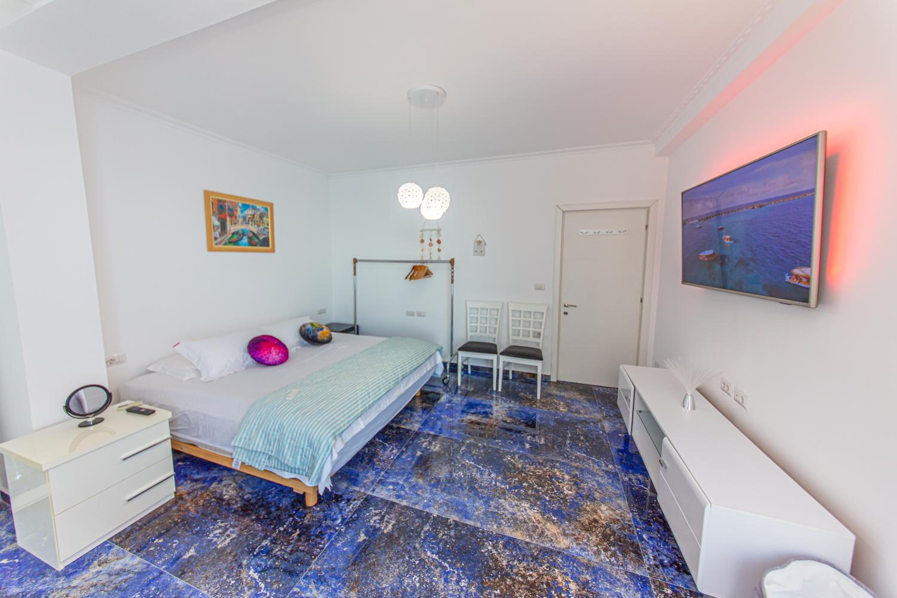 Seaview Luxury Penthouse Kalaja