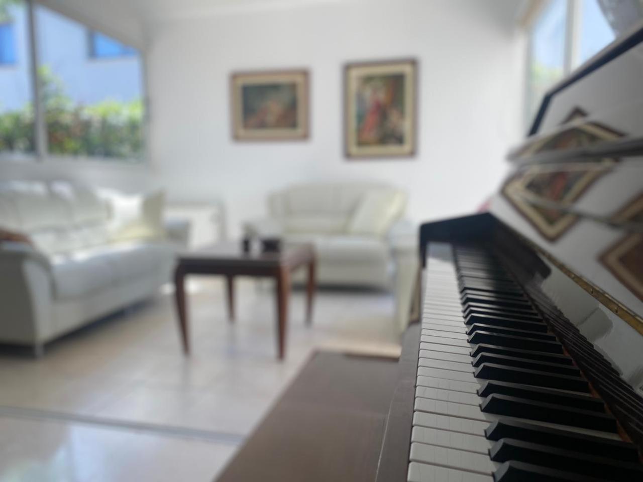 Three Bedroom with Fireplace and Piano