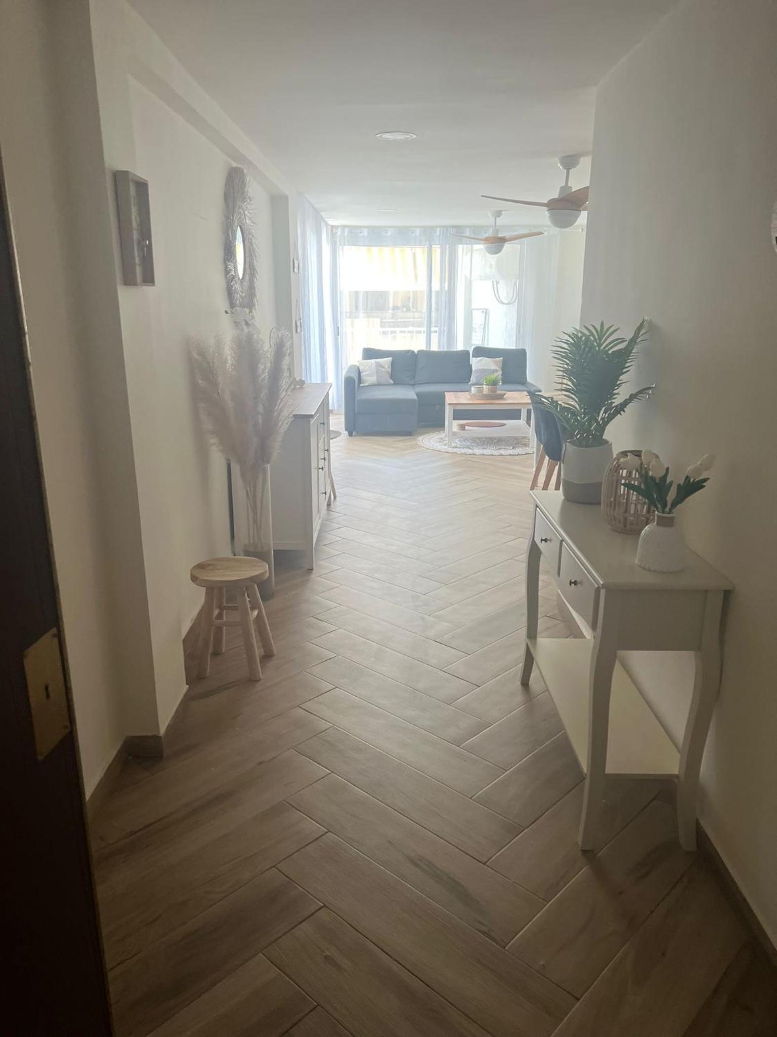 Beachfront Salou apartment with sea view photo 2