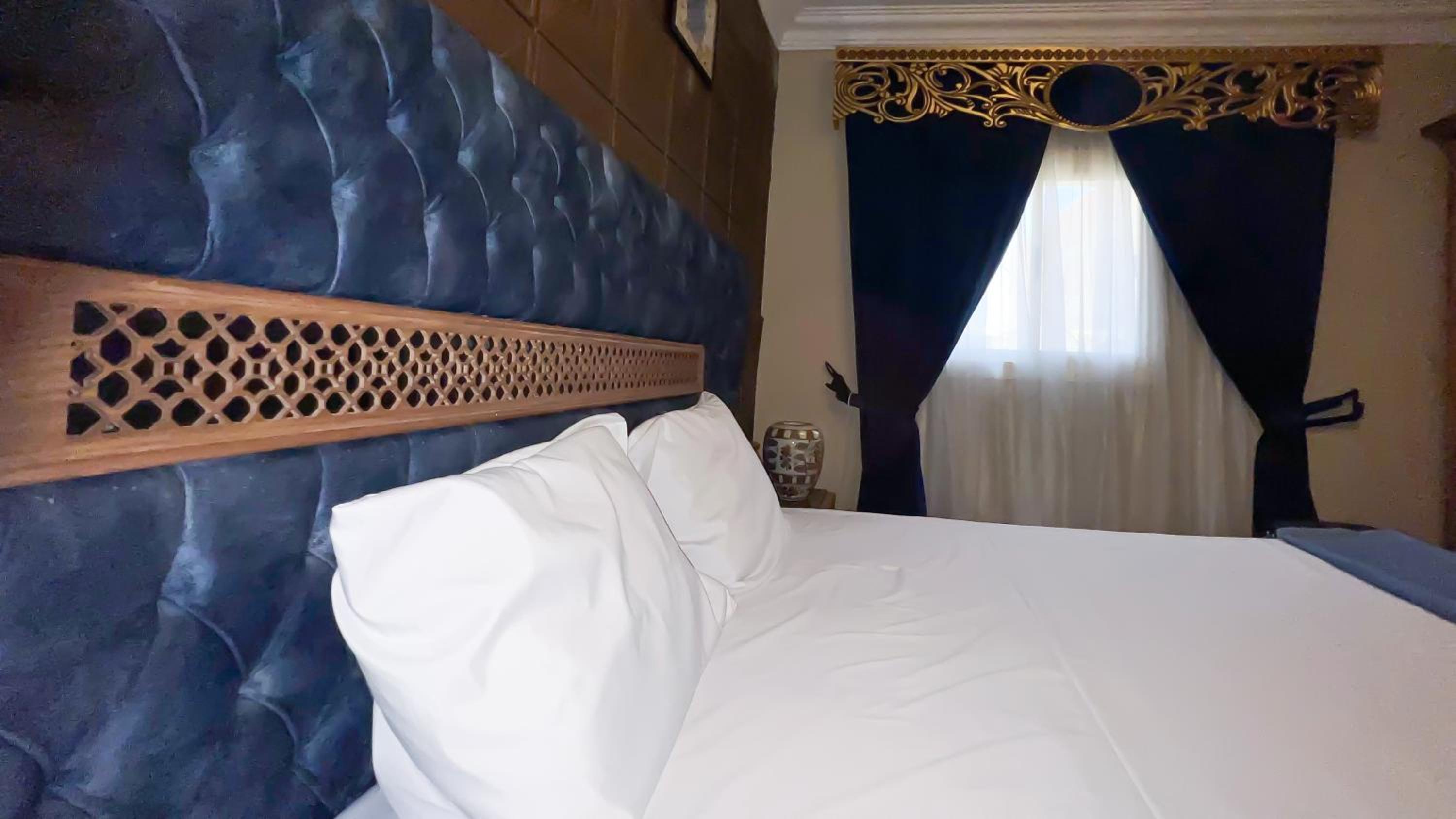 Osiris pyramids view inn