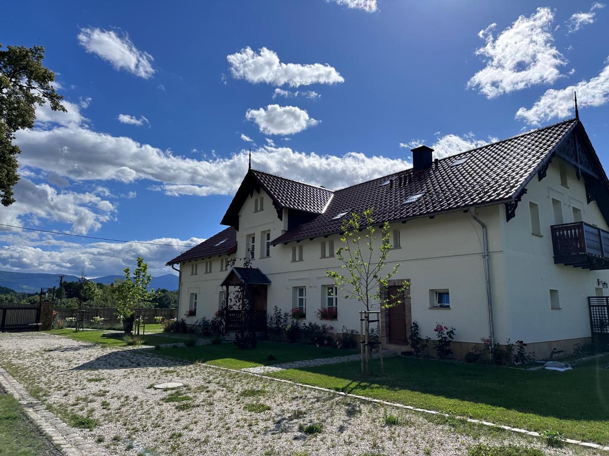 Dworek Wojanów view 2