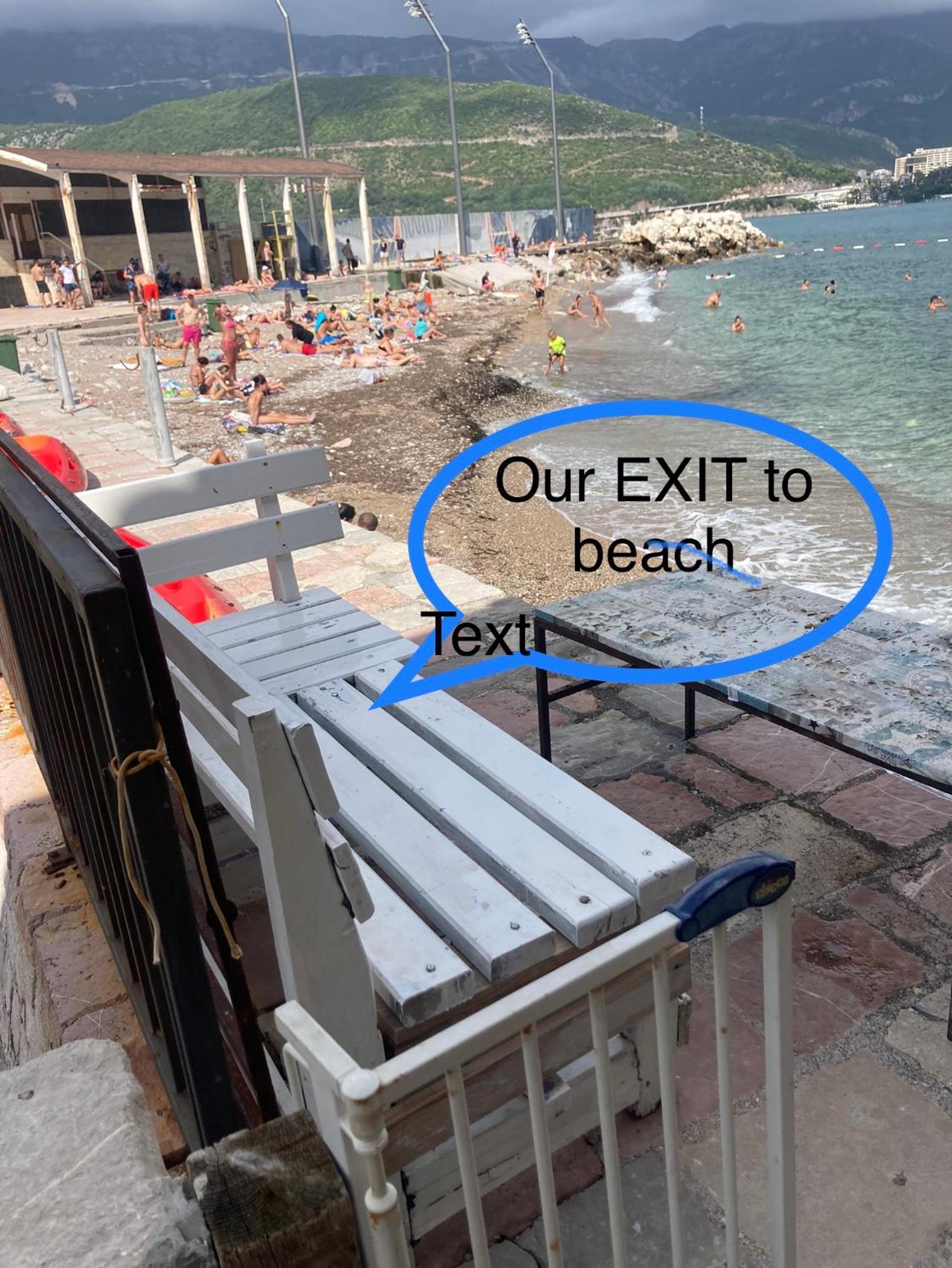 Plaža Stari Grad Budva pjena od mora Beach Apartman