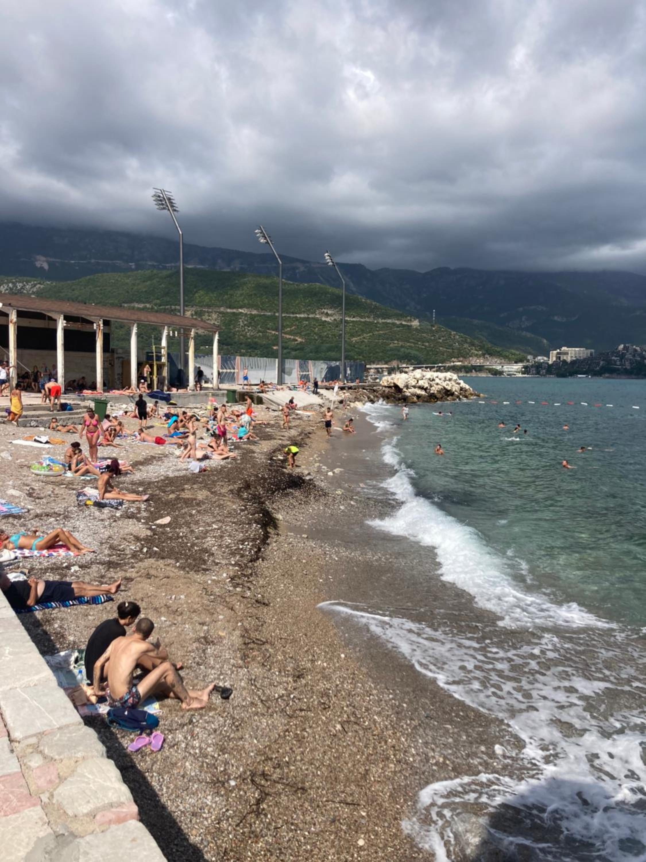 Plaža Stari Grad Budva pjena od mora Beach Apartman